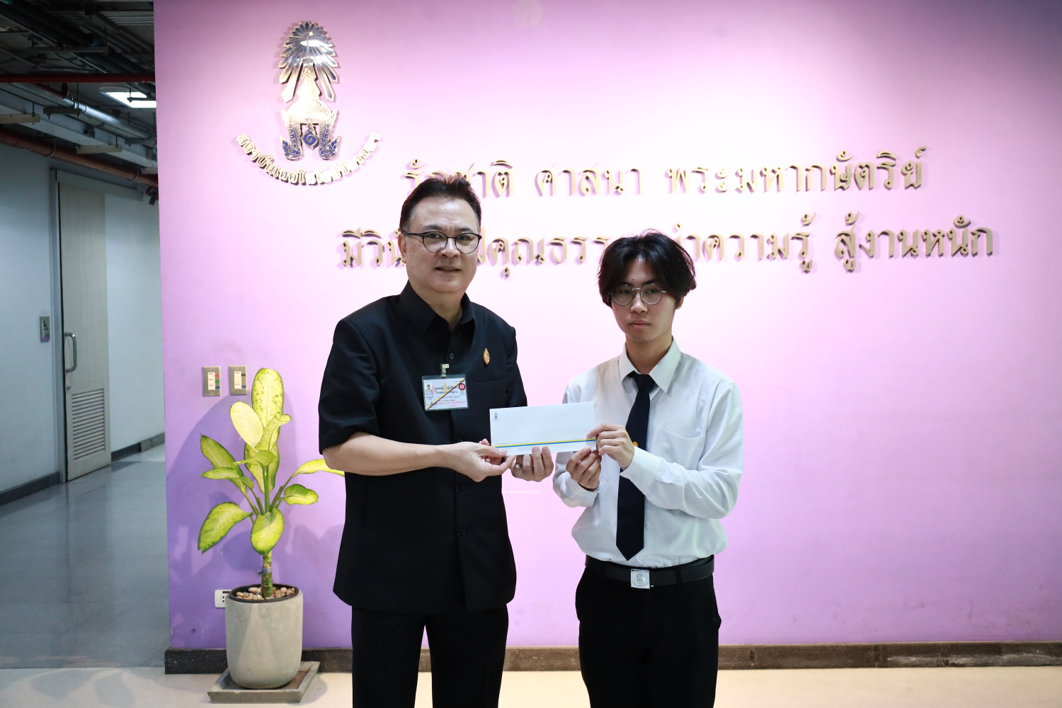 รับมอบทุนการศึกษาจากมูลนิธินายห้างโรงปูนผู้หนึ่ง รับมอบทุนการศึกษาจากมูลนิธินายห้างโรงปูนผู้หนึ่ง — 19 ธันวาคม 2025 — สถาบันเทคโนโลยีจิตรลดา CDTI