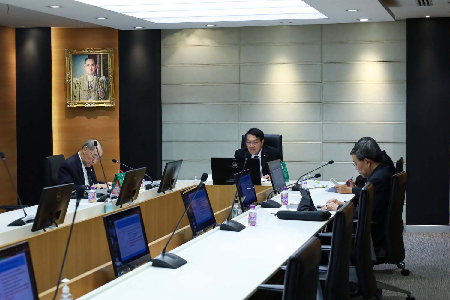 ประชุมคณะกรรมการติดตาม ตรวจสอบ และประเมินผลการปฏิบัติงานของสถาบันเทคโนโลยีจิตรลดา ประชุมคณะกรรมการติดตาม ตรวจสอบ และประเมินผลการปฏิบัติงานของสถาบันเทคโนโลยีจิตรลดา — 19 ธันวาคม 2025 — สถาบันเทคโนโลยีจิตรลดา CDTI