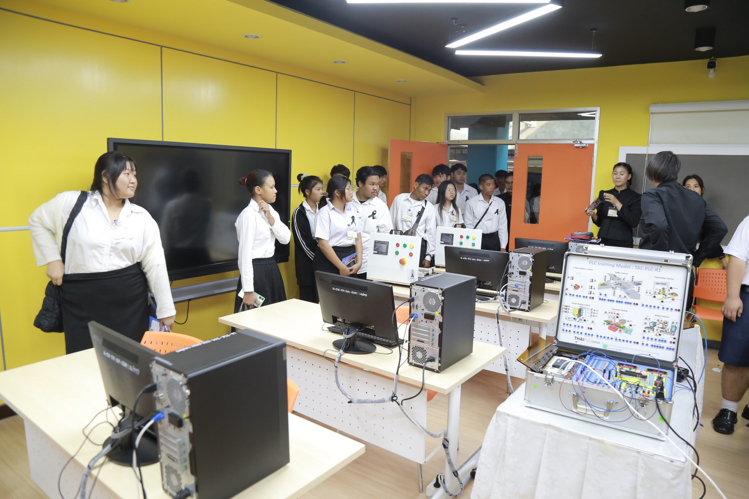 สจด. ต้อนรับคณะผู้บริหาร ครู และนักเรียนศูนย์ส่งเสริมการเรียนรู้ ระดับอำเภอวัดสิงห์ จังหวัดชัยนาท สจด. ต้อนรับคณะผู้บริหาร ครู และนักเรียนศูนย์ส่งเสริมการเรียนรู้ ระดับอำเภอวัดสิงห์ จังหวัดชัยนาท — 31 มกราคม 2026 — สถาบันเทคโนโลยีจิตรลดา CDTI