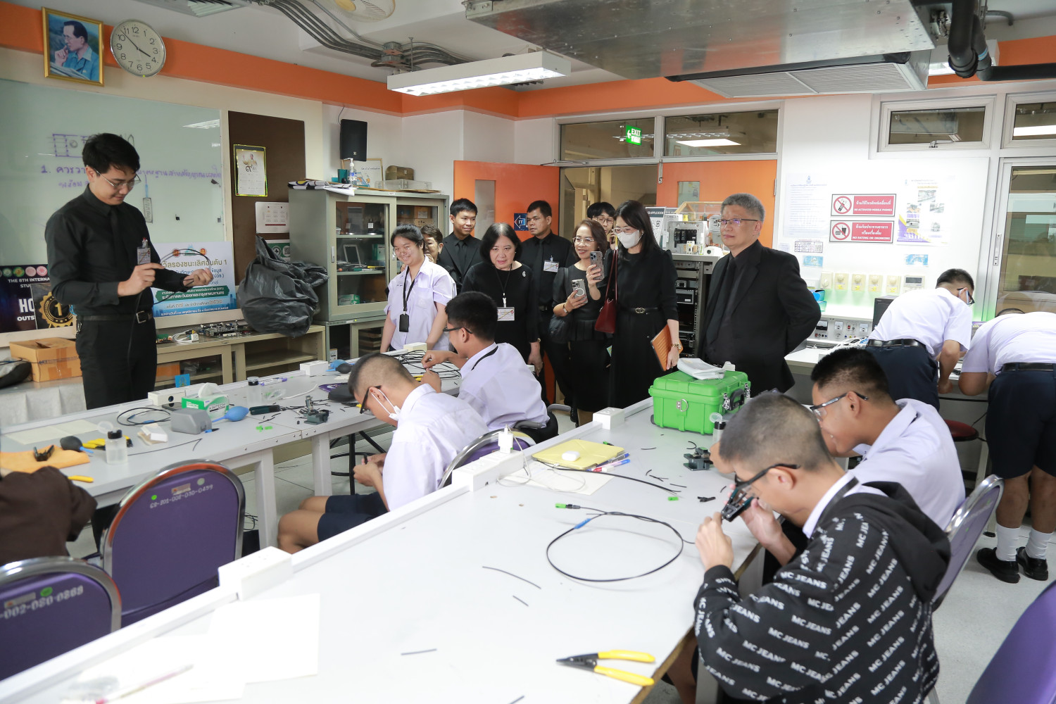 สจด. ต้อนรับคณะผู้บริหาร โรงเรียนสาธิตมหาวิทยาลัยราชภัฏนครราชสีมา จังหวัดนครราชสีมา สจด. ต้อนรับคณะผู้บริหาร โรงเรียนสาธิตมหาวิทยาลัยราชภัฏนครราชสีมา จังหวัดนครราชสีมา — 18 ธันวาคม 2025 — สถาบันเทคโนโลยีจิตรลดา CDTI