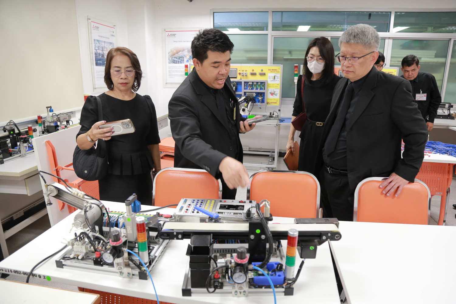 สจด. ต้อนรับคณะผู้บริหาร โรงเรียนสาธิตมหาวิทยาลัยราชภัฏนครราชสีมา จังหวัดนครราชสีมา สจด. ต้อนรับคณะผู้บริหาร โรงเรียนสาธิตมหาวิทยาลัยราชภัฏนครราชสีมา จังหวัดนครราชสีมา — 18 ธันวาคม 2025 — สถาบันเทคโนโลยีจิตรลดา CDTI