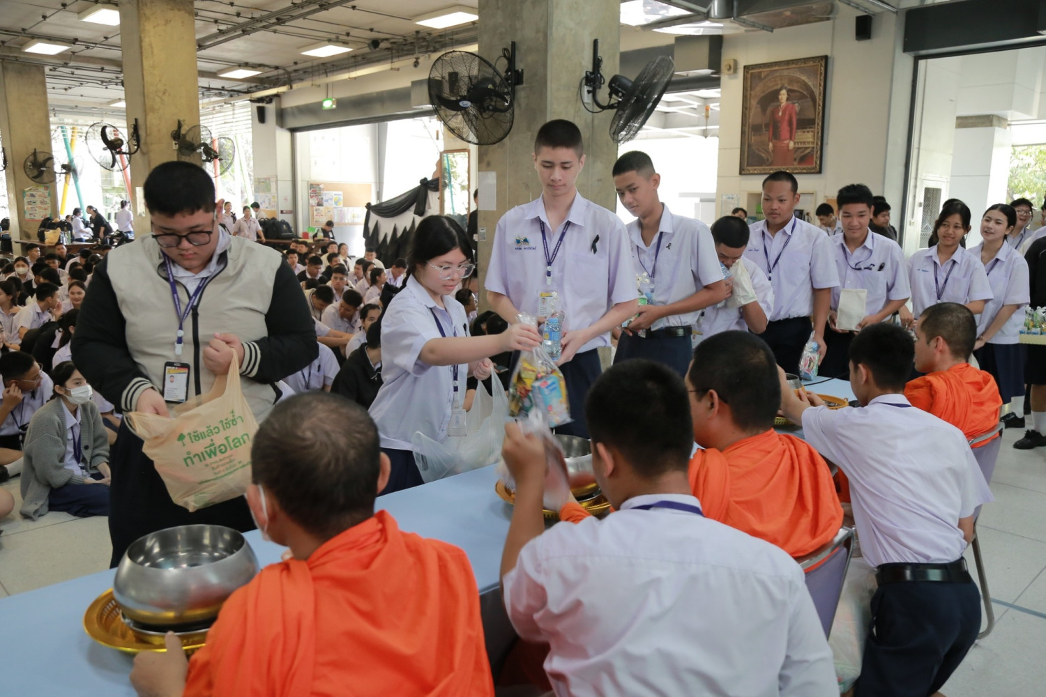 สจด. ทำบุญตักบาตรถวายเป็นพระราชกุศล เนื่องในวันคล้ายวันพระราชสมภพพระบาทสมเด็จพระบรม ชนกาธิเบศร มหาภูมิพลอดุลยเดชมหาราช บรมนาถบพิตร — 3 ธันวาคม 2025 — สถาบันเทคโนโลยีจิตรลดา CDTI
