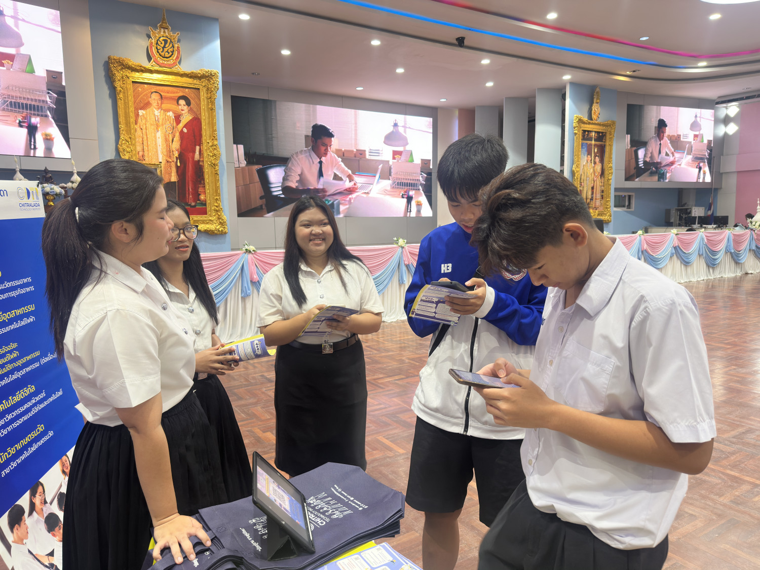 สจด. ร่วมงานนิทรรศการแนะแนวศึกษาต่อ ของโรงเรียนสวนกุหลาบวิทยาลัย รังสิต ประจำปีการศึกษา ๒๕๖๙ สจด. ร่วมงานนิทรรศการแนะแนวศึกษาต่อ ของโรงเรียนสวนกุหลาบวิทยาลัย รังสิต ประจำปีการศึกษา ๒๕๖๙ — 24 มกราคม 2026 — สถาบันเทคโนโลยีจิตรลดา CDTI