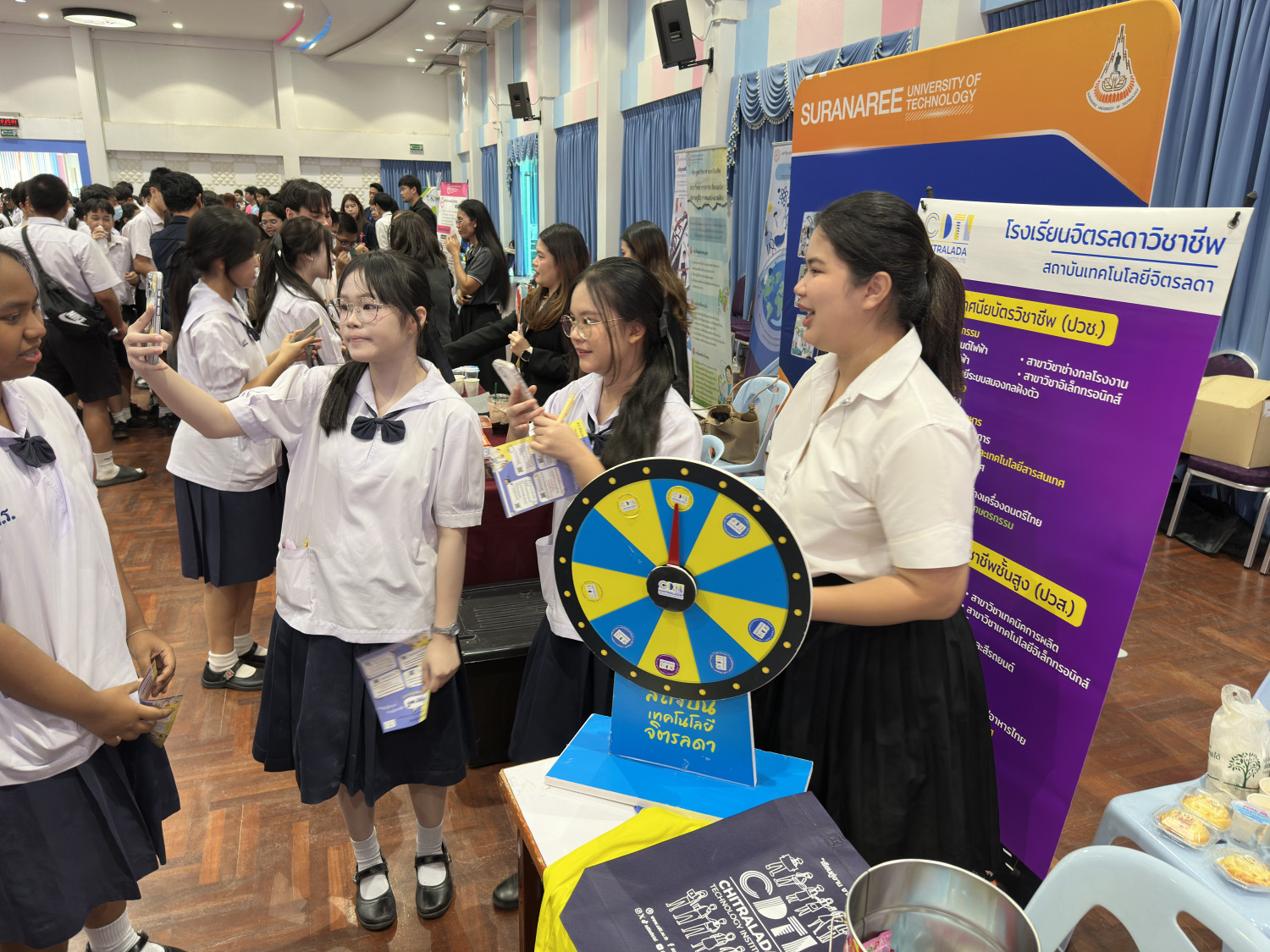 สจด. ร่วมงานนิทรรศการแนะแนวศึกษาต่อ ของโรงเรียนสวนกุหลาบวิทยาลัย รังสิต ประจำปีการศึกษา ๒๕๖๙ สจด. ร่วมงานนิทรรศการแนะแนวศึกษาต่อ ของโรงเรียนสวนกุหลาบวิทยาลัย รังสิต ประจำปีการศึกษา ๒๕๖๙ — 24 มกราคม 2026 — สถาบันเทคโนโลยีจิตรลดา CDTI