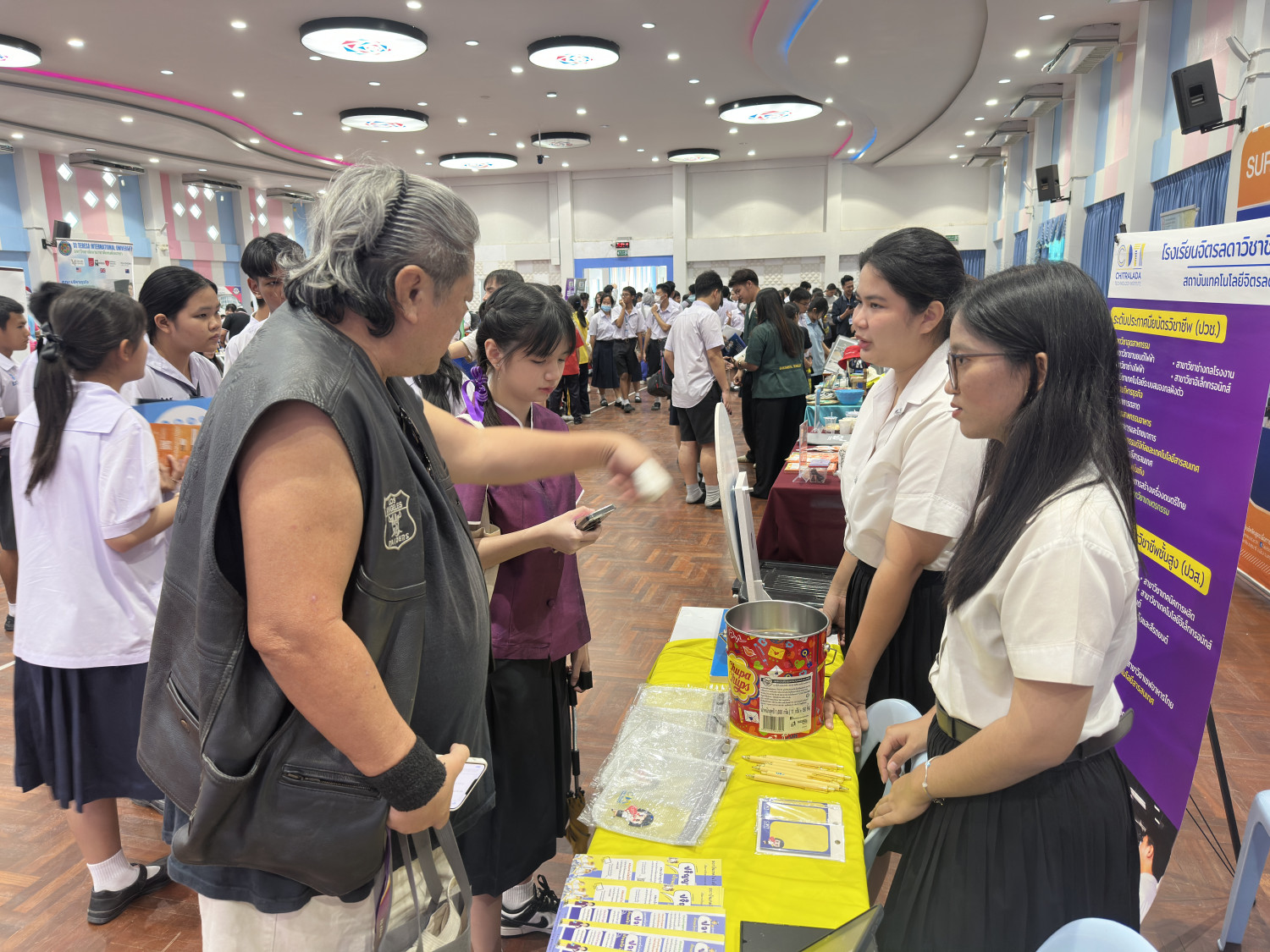สจด. ร่วมงานนิทรรศการแนะแนวศึกษาต่อ ของโรงเรียนสวนกุหลาบวิทยาลัย รังสิต ประจำปีการศึกษา ๒๕๖๙ สจด. ร่วมงานนิทรรศการแนะแนวศึกษาต่อ ของโรงเรียนสวนกุหลาบวิทยาลัย รังสิต ประจำปีการศึกษา ๒๕๖๙ — 24 มกราคม 2026 — สถาบันเทคโนโลยีจิตรลดา CDTI