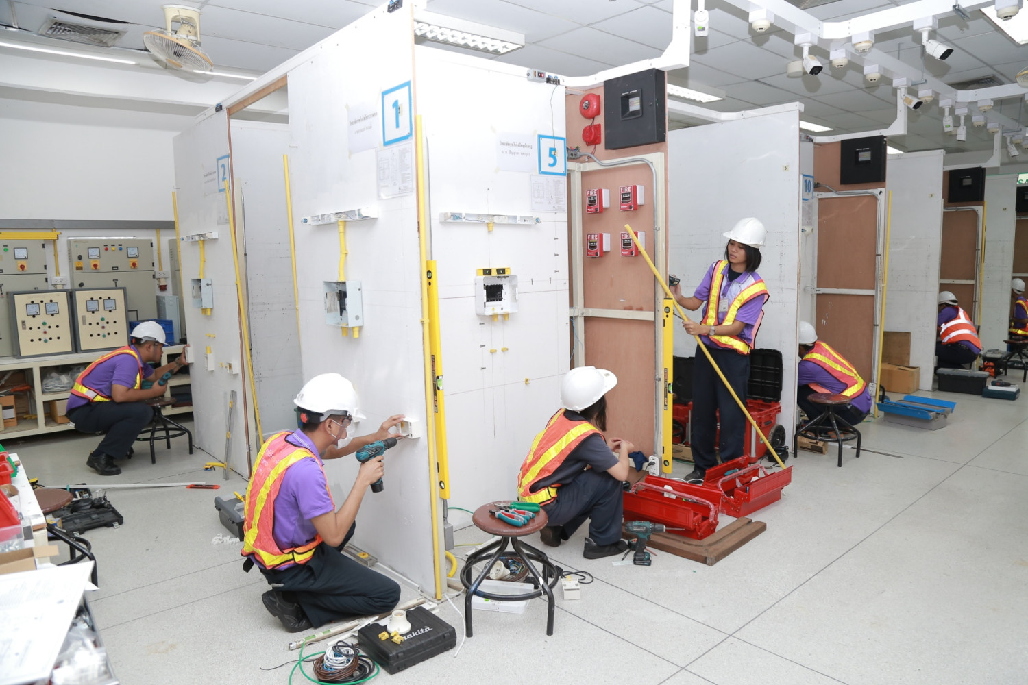 สจด. เป็นเจ้าภาพจัดแข่งขันทักษะวิชาชีพ “ไฟฟ้า-ยานยนต์” เวทีอาชีวศึกษาเอกชนระดับชาติ ปีการศึกษา 2568 มุ่งยกระดับมาตรฐานฝีมือแรงงานสู่สากล สจด. เป็นเจ้าภาพจัดแข่งขันทักษะวิชาชีพ “ไฟฟ้า-ยานยนต์” เวทีอาชีวศึกษาเอกชนระดับชาติ ปีการศึกษา 2568 มุ่งยกระดับมาตรฐานฝีมือแรงงานสู่สากล — 23 มกราคม 2026 — สถาบันเทคโนโลยีจิตรลดา CDTI