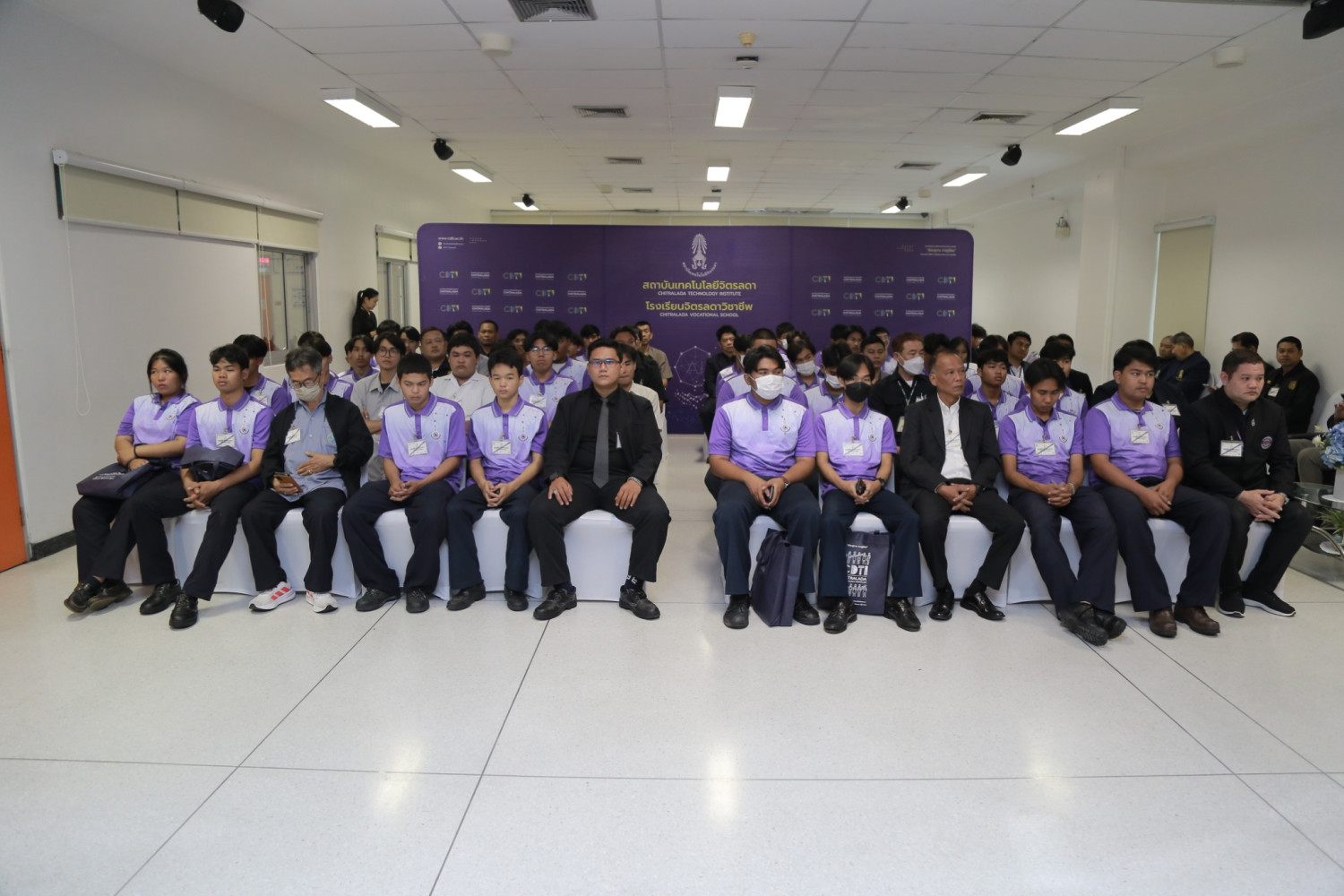สจด. เป็นเจ้าภาพจัดแข่งขันทักษะวิชาชีพ “ไฟฟ้า-ยานยนต์” เวทีอาชีวศึกษาเอกชนระดับชาติ ปีการศึกษา 2568 มุ่งยกระดับมาตรฐานฝีมือแรงงานสู่สากล สจด. เป็นเจ้าภาพจัดแข่งขันทักษะวิชาชีพ “ไฟฟ้า-ยานยนต์” เวทีอาชีวศึกษาเอกชนระดับชาติ ปีการศึกษา 2568 มุ่งยกระดับมาตรฐานฝีมือแรงงานสู่สากล — 23 มกราคม 2026 — สถาบันเทคโนโลยีจิตรลดา CDTI
