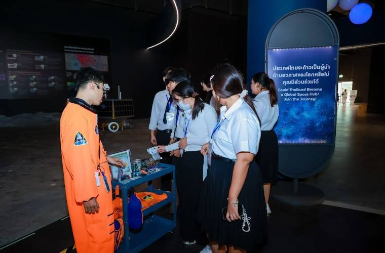 สจด. นำนักศึกษาเยี่ยมชมพิพิธภัณฑ์พระรามเก้า และ FUTURIUM ศูนย์นวัตกรรมแห่งอนาคต สจด. นำนักศึกษาเยี่ยมชมพิพิธภัณฑ์พระรามเก้า และ FUTURIUM ศูนย์นวัตกรรมแห่งอนาคต — 23 มกราคม 2026 — สถาบันเทคโนโลยีจิตรลดา CDTI