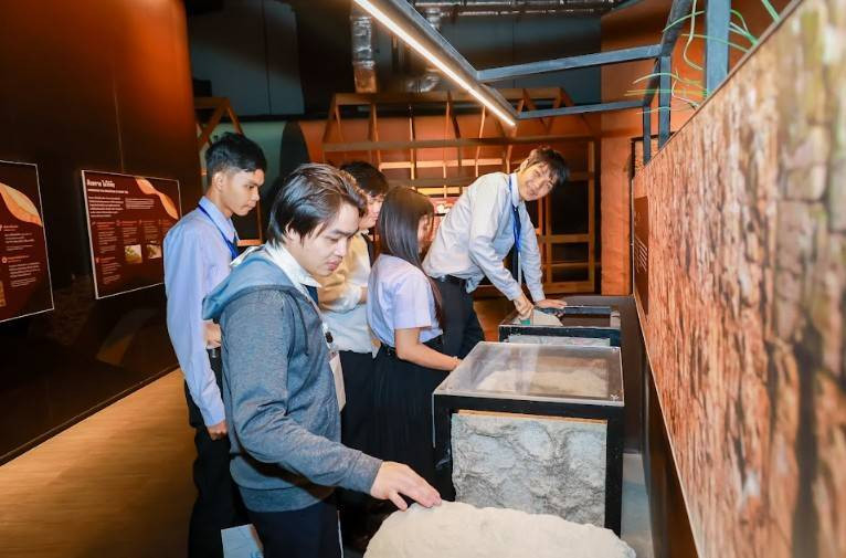 สจด. นำนักศึกษาเยี่ยมชมพิพิธภัณฑ์พระรามเก้า และ FUTURIUM ศูนย์นวัตกรรมแห่งอนาคต สจด. นำนักศึกษาเยี่ยมชมพิพิธภัณฑ์พระรามเก้า และ FUTURIUM ศูนย์นวัตกรรมแห่งอนาคต — 23 มกราคม 2026 — สถาบันเทคโนโลยีจิตรลดา CDTI