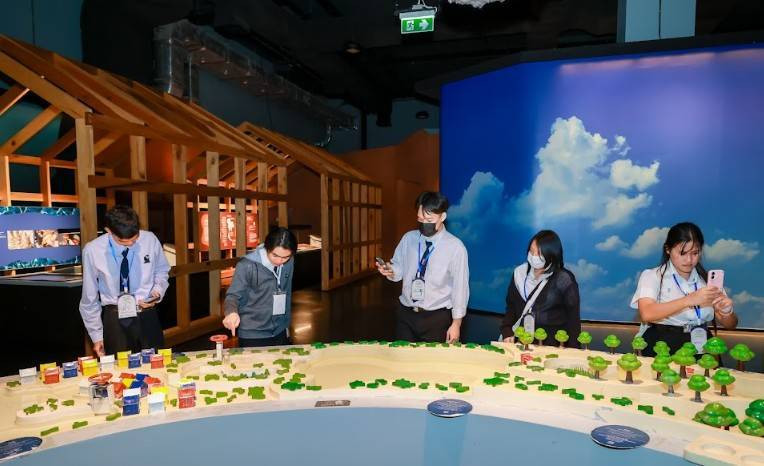 สจด. นำนักศึกษาเยี่ยมชมพิพิธภัณฑ์พระรามเก้า และ FUTURIUM ศูนย์นวัตกรรมแห่งอนาคต สจด. นำนักศึกษาเยี่ยมชมพิพิธภัณฑ์พระรามเก้า และ FUTURIUM ศูนย์นวัตกรรมแห่งอนาคต — 23 มกราคม 2026 — สถาบันเทคโนโลยีจิตรลดา CDTI