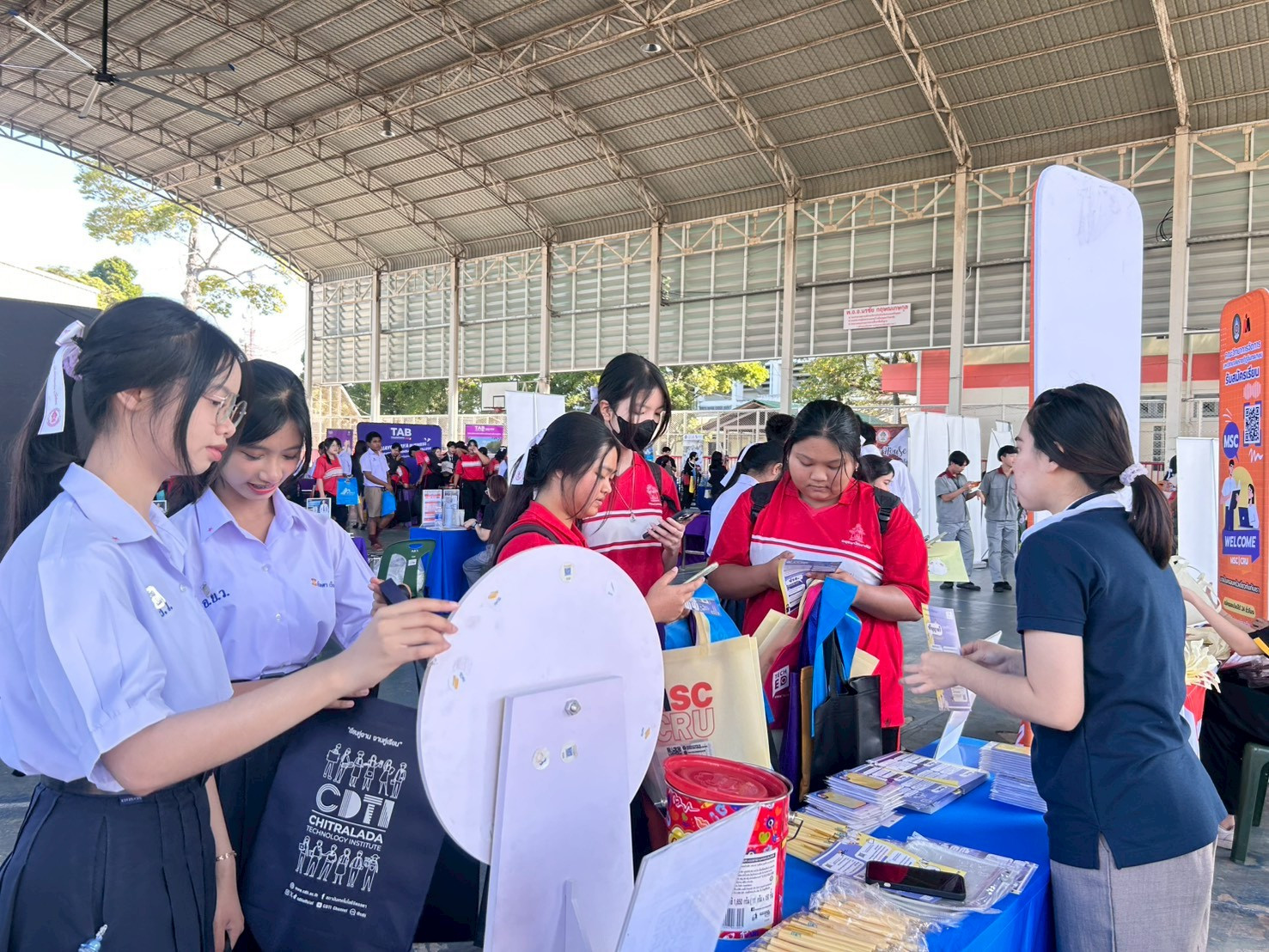 สจด. ร่วมงานแนะแนวศึกษาต่อ และจัดบูธงาน Open House โรงเรียนอยุธยาวิทยาลัย ประจำปีการศึกษา 2568 สจด. ร่วมงานแนะแนวศึกษาต่อ และจัดบูธงาน Open House โรงเรียนอยุธยาวิทยาลัย ประจำปีการศึกษา 2568 — 24 มกราคม 2026 — สถาบันเทคโนโลยีจิตรลดา CDTI