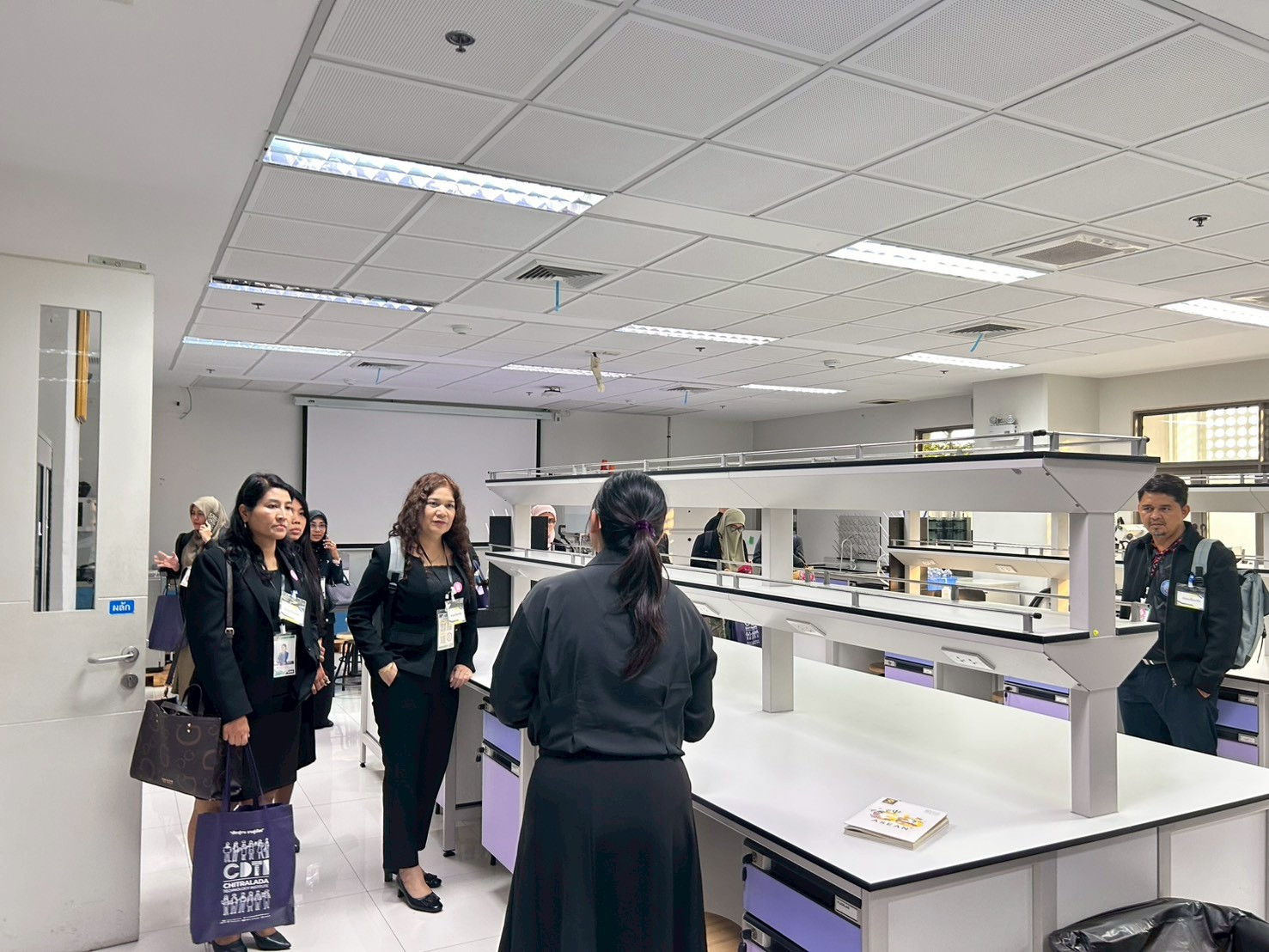 ต้อนรับคณะศูนย์ขับเคลื่อนการศึกษาในจังหวัดชายแดนภาคใต้ สำนักงานปลัดกระทรวงศึกษาธิการ ต้อนรับคณะศูนย์ขับเคลื่อนการศึกษาในจังหวัดชายแดนภาคใต้ สำนักงานปลัดกระทรวงศึกษาธิการ — 3 กุมภาพันธ์ 2026 — สถาบันเทคโนโลยีจิตรลดา CDTI