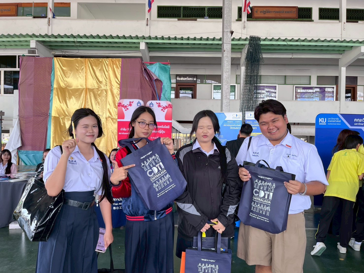 สจด. ร่วมกิจกรรม ตลาดนัดการศึกษา โรงเรียนเทพศิรินทร์ สมุทรปราการ ปีการศึกษา 2568 สจด. ร่วมกิจกรรม ตลาดนัดการศึกษา โรงเรียนเทพศิรินทร์ สมุทรปราการ ปีการศึกษา 2568 — 27 มกราคม 2026 — สถาบันเทคโนโลยีจิตรลดา CDTI