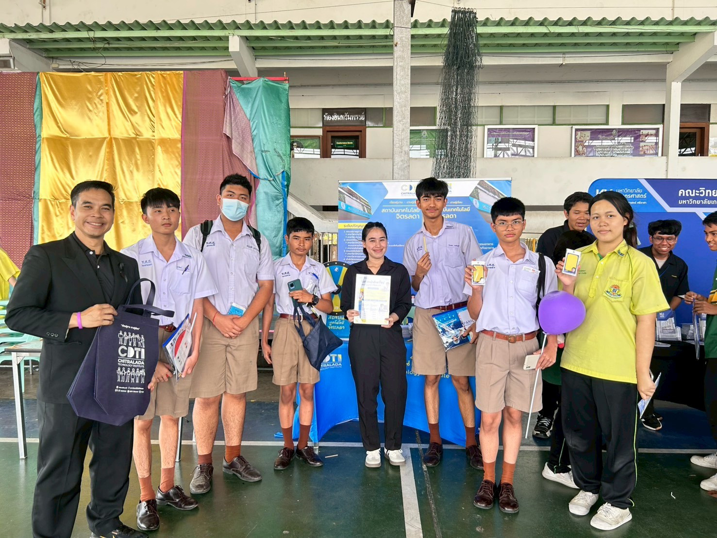 สจด. ร่วมกิจกรรม ตลาดนัดการศึกษา โรงเรียนเทพศิรินทร์ สมุทรปราการ ปีการศึกษา 2568 สจด. ร่วมกิจกรรม ตลาดนัดการศึกษา โรงเรียนเทพศิรินทร์ สมุทรปราการ ปีการศึกษา 2568 — 27 มกราคม 2026 — สถาบันเทคโนโลยีจิตรลดา CDTI