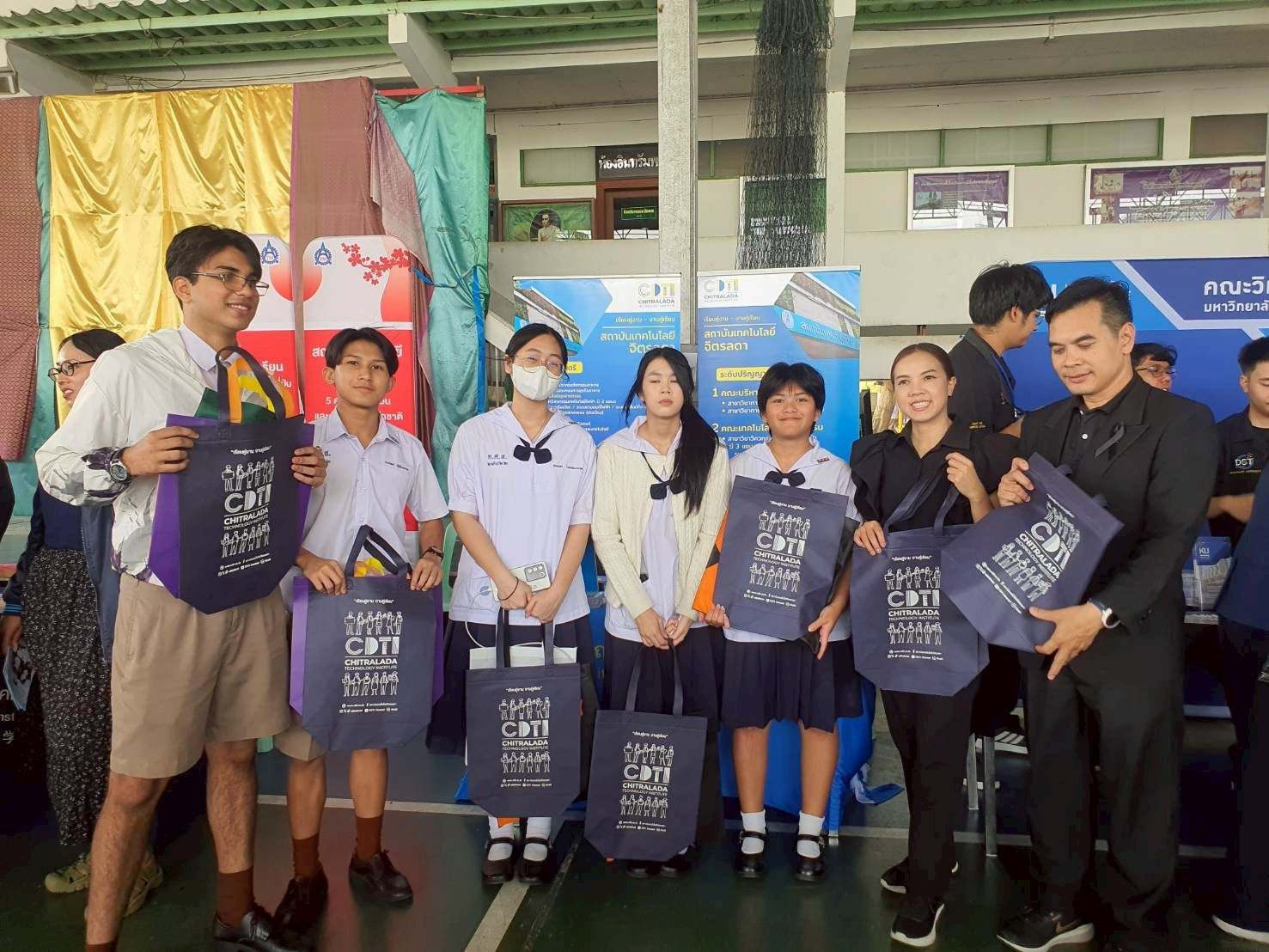 สจด. ร่วมกิจกรรม ตลาดนัดการศึกษา โรงเรียนเทพศิรินทร์ สมุทรปราการ ปีการศึกษา 2568 สจด. ร่วมกิจกรรม ตลาดนัดการศึกษา โรงเรียนเทพศิรินทร์ สมุทรปราการ ปีการศึกษา 2568 — 27 มกราคม 2026 — สถาบันเทคโนโลยีจิตรลดา CDTI