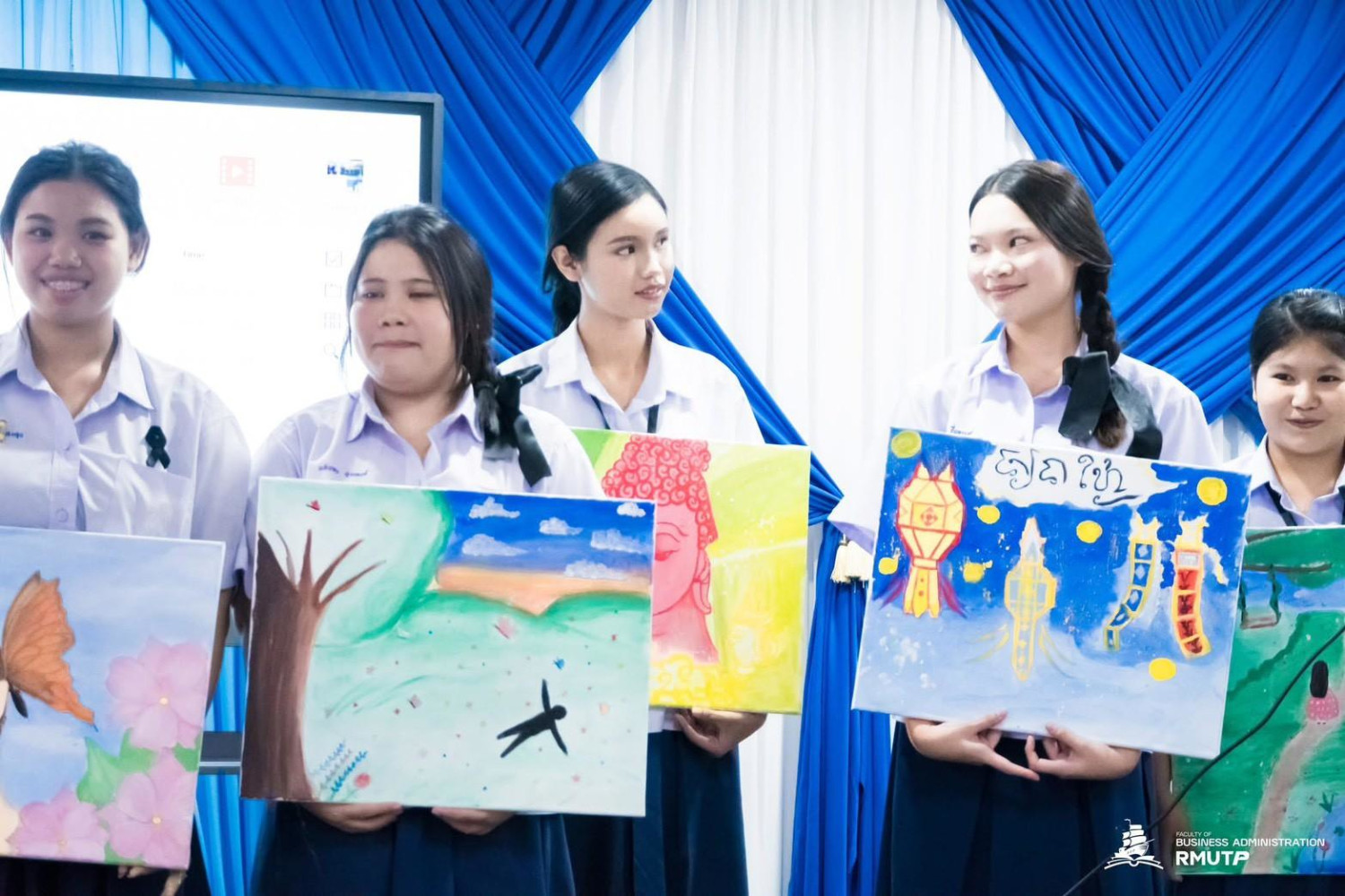 สจด.ขอแสดงความยินดีกับนักเรียนสาขาวิชาการตลาด คว้ารางวัลจากการแข่งขัน “Well-Being of Art: Marketing Meets Mind ศิลป์แห่งสุขสู่สุขภาวะที่ดีในมุมมองการตลาด” สจด.ขอแสดงความยินดีกับนักเรียนสาขาวิชาการตลาด คว้ารางวัลจากการแข่งขัน “Well-Being of Art: Marketing Meets Mind ศิลป์แห่งสุขสู่สุขภาวะที่ดีในมุมมองการตลาด” — 3 มีนาคม 2026 — สถาบันเทคโนโลยีจิตรลดา CDTI