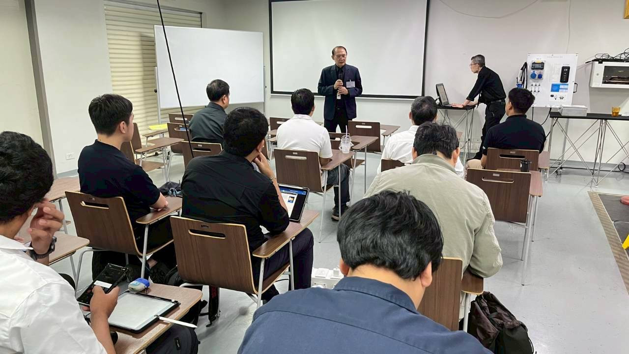 คณะเทคโนโลยีอุตสาหกรรม จัดอบรมโครงการ Train the Trainers มาตรฐานและความปลอดภัยของผู้ปฏิบัติงานที่เกี่ยวข้องกับแบตเตอรี่ลิเธียมไอออนและระบบแรงดันไฟฟ้าสูง รุ่นที่ 2 &mdash; 6 มีนาคม 2026 &mdash; สถาบันเทคโนโลยีจิตรลดา CDTI