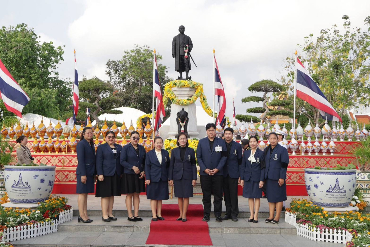 สจด. ร่วมพิธีวางพานพุ่มเนื่องในวันคล้ายวัน พระบรมราชสมภพของพระบาทสมเด็จพระพุทธเลิศล้านภาลัย รัชกาลที่ 2 แห่งราชวงศ์จักรี และวันศิลปินแห่งชาติ สจด. ร่วมพิธีวางพานพุ่มเนื่องในวันคล้ายวัน พระบรมราชสมภพของพระบาทสมเด็จพระพุทธเลิศล้านภาลัย รัชกาลที่ 2 แห่งราชวงศ์จักรี และวันศิลปินแห่งชาติ — 25 กุมภาพันธ์ 2026 — สถาบันเทคโนโลยีจิตรลดา CDTI