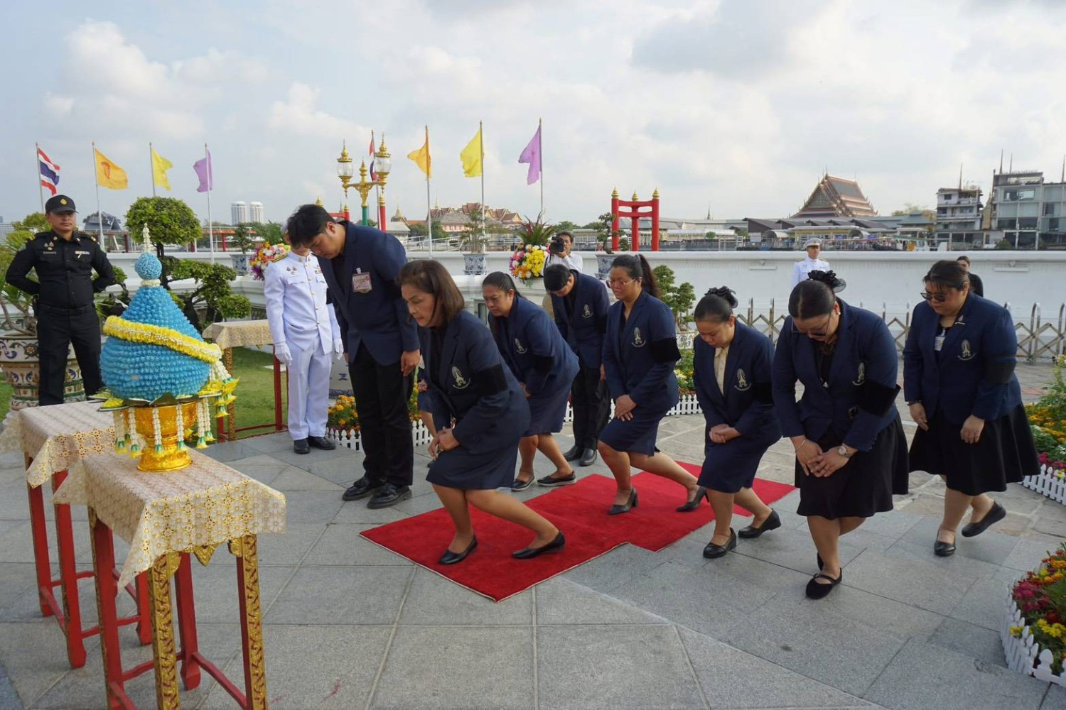 สจด. ร่วมพิธีวางพานพุ่มเนื่องในวันคล้ายวัน พระบรมราชสมภพของพระบาทสมเด็จพระพุทธเลิศล้านภาลัย รัชกาลที่ 2 แห่งราชวงศ์จักรี และวันศิลปินแห่งชาติ สจด. ร่วมพิธีวางพานพุ่มเนื่องในวันคล้ายวัน พระบรมราชสมภพของพระบาทสมเด็จพระพุทธเลิศล้านภาลัย รัชกาลที่ 2 แห่งราชวงศ์จักรี และวันศิลปินแห่งชาติ — 25 กุมภาพันธ์ 2026 — สถาบันเทคโนโลยีจิตรลดา CDTI
