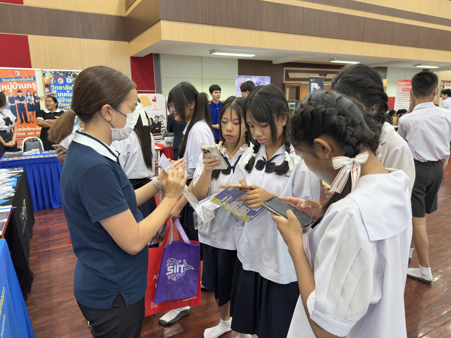 สจด. ร่วมจัดนิทรรศการแนะแนวการศึกษาต่อและอาชีพ โรงเรียนนวมินทราชินูทิศ สตรีวิทยา พุทธมณฑล ปีการศึกษา 2568 สจด. ร่วมจัดนิทรรศการแนะแนวการศึกษาต่อและอาชีพ โรงเรียนนวมินทราชินูทิศ สตรีวิทยา พุทธมณฑล ปีการศึกษา 2568 — 4 กุมภาพันธ์ 2026 — สถาบันเทคโนโลยีจิตรลดา CDTI