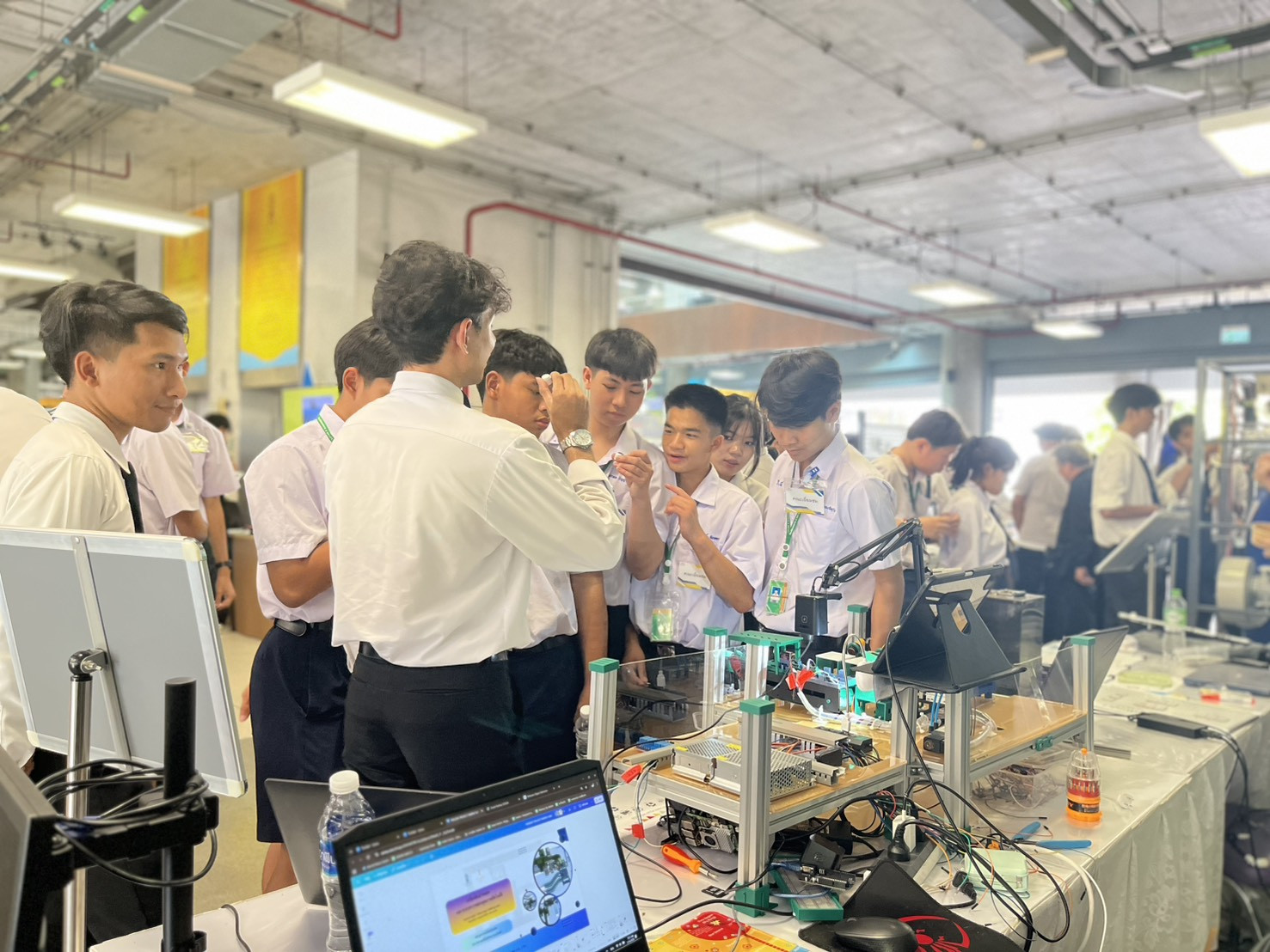 คณะเทคโนโลยีอุตสาหกรรมต้อนรับคณะศึกษาดูงานโรงเรียนเทศบาล 4 (เพาะชำ) คณะเทคโนโลยีอุตสาหกรรมต้อนรับคณะศึกษาดูงานโรงเรียนเทศบาล 4 (เพาะชำ) — 19 กุมภาพันธ์ 2026 — สถาบันเทคโนโลยีจิตรลดา CDTI