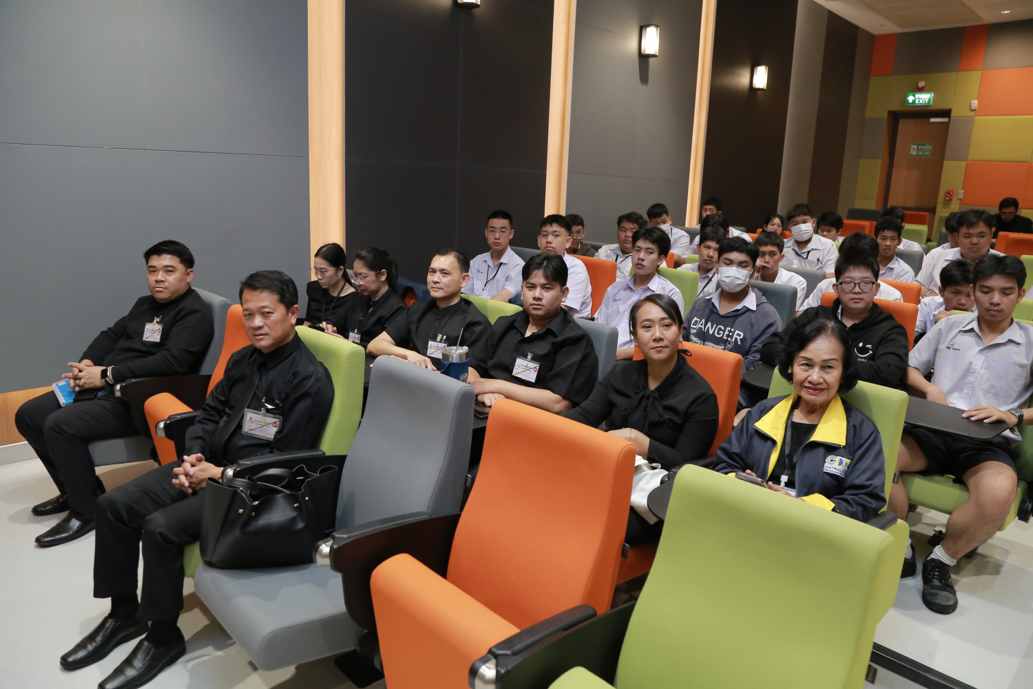 “เลขาฯ รมต.สันติ” เดินสาย “โรงเรียนจิตรลดาวิชาชีพ” รณรงค์สร้างโรงเรียนสีขาวปลอดบุหรี่ไฟฟ้า “เลขาฯ รมต.สันติ” เดินสาย “โรงเรียนจิตรลดาวิชาชีพ” รณรงค์สร้างโรงเรียนสีขาวปลอดบุหรี่ไฟฟ้า — 16 กุมภาพันธ์ 2026 — สถาบันเทคโนโลยีจิตรลดา CDTI