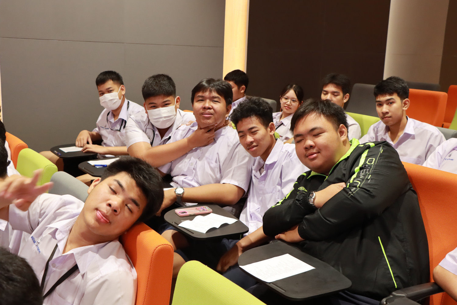 “เลขาฯ รมต.สันติ” เดินสาย “โรงเรียนจิตรลดาวิชาชีพ” รณรงค์สร้างโรงเรียนสีขาวปลอดบุหรี่ไฟฟ้า “เลขาฯ รมต.สันติ” เดินสาย “โรงเรียนจิตรลดาวิชาชีพ” รณรงค์สร้างโรงเรียนสีขาวปลอดบุหรี่ไฟฟ้า — 16 กุมภาพันธ์ 2026 — สถาบันเทคโนโลยีจิตรลดา CDTI