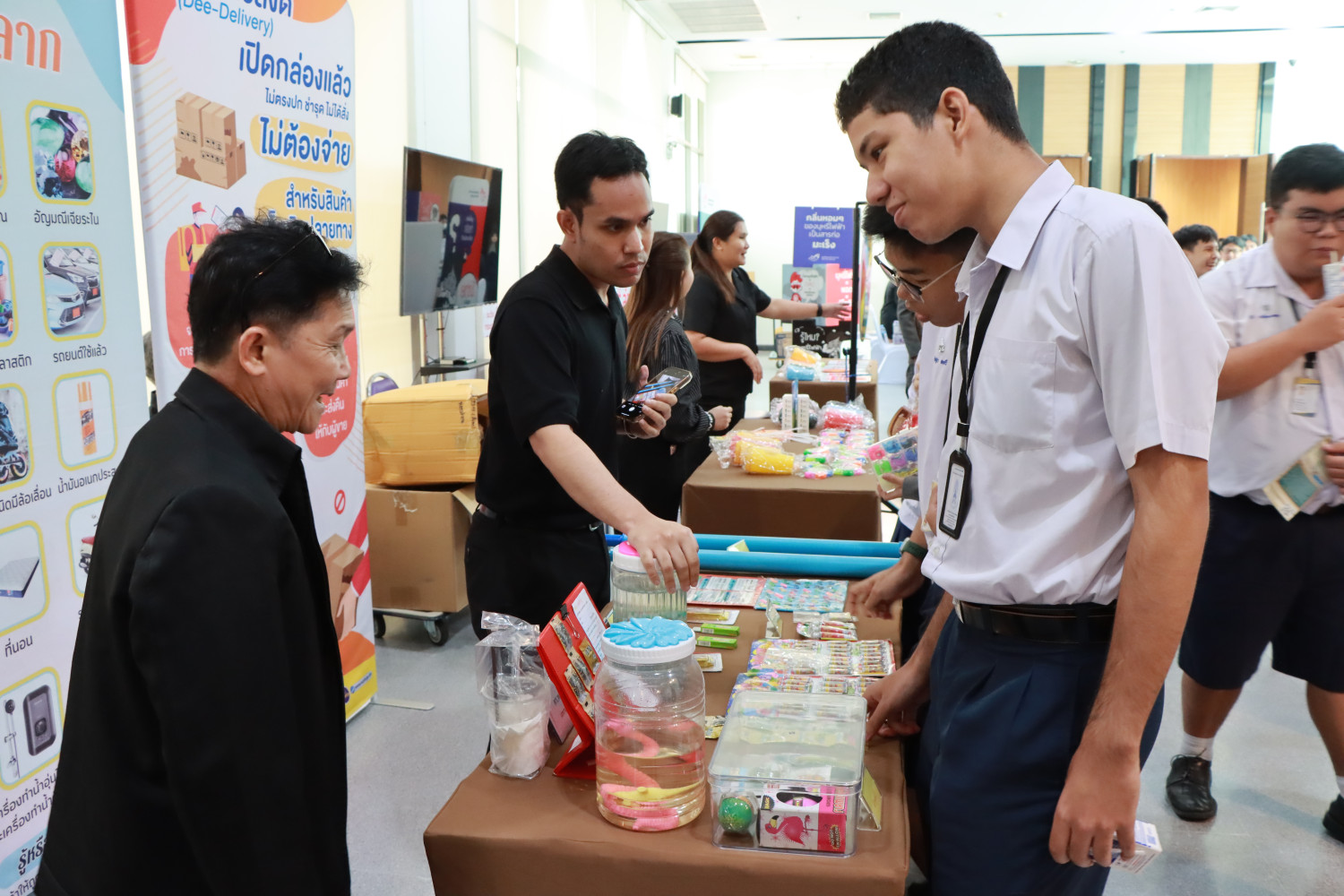 “เลขาฯ รมต.สันติ” เดินสาย “โรงเรียนจิตรลดาวิชาชีพ” รณรงค์สร้างโรงเรียนสีขาวปลอดบุหรี่ไฟฟ้า “เลขาฯ รมต.สันติ” เดินสาย “โรงเรียนจิตรลดาวิชาชีพ” รณรงค์สร้างโรงเรียนสีขาวปลอดบุหรี่ไฟฟ้า — 16 กุมภาพันธ์ 2026 — สถาบันเทคโนโลยีจิตรลดา CDTI
