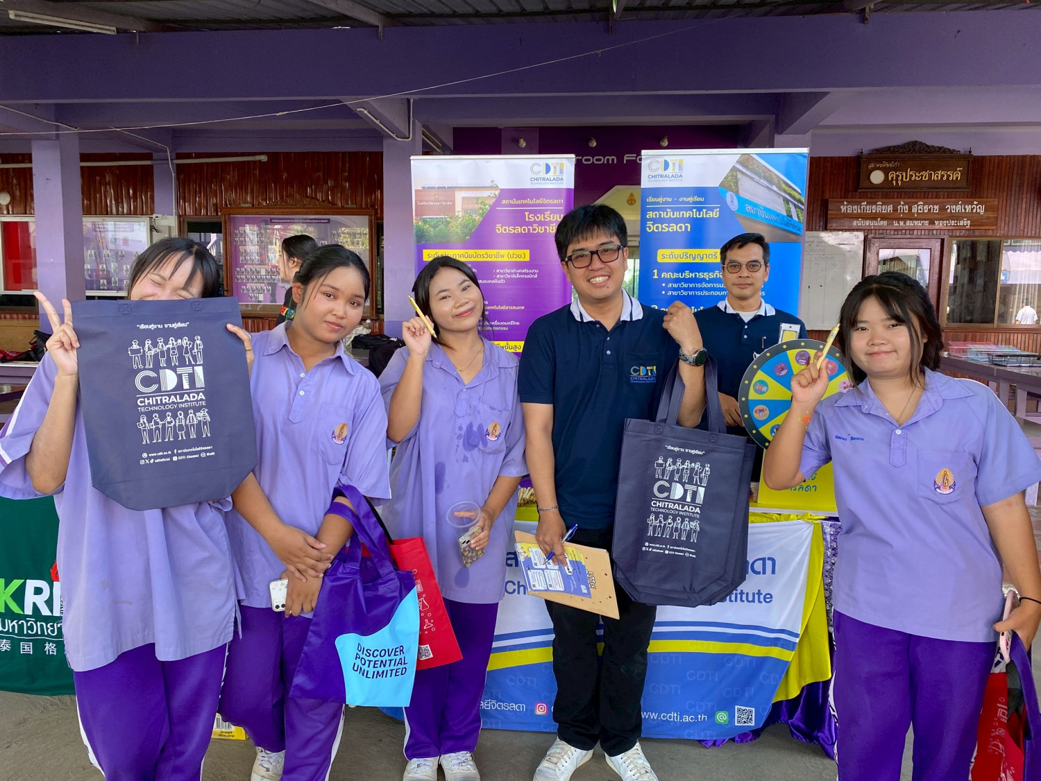 สจด. ร่วมกิจกรรม K.S. OPEN HOUSE เปิดบ้านวิชาการ สืบสานภูมิปัญญา พัฒนานวัตกรรมสู่อาชีพ ของโรงเรียนคุรุประชาสรรค์ ปีการศึกษา ๒๕๖๘ สจด. ร่วมกิจกรรม K.S. OPEN HOUSE เปิดบ้านวิชาการ สืบสานภูมิปัญญา พัฒนานวัตกรรมสู่อาชีพ ของโรงเรียนคุรุประชาสรรค์ ปีการศึกษา ๒๕๖๘ — 12 กุมภาพันธ์ 2026 — สถาบันเทคโนโลยีจิตรลดา CDTI