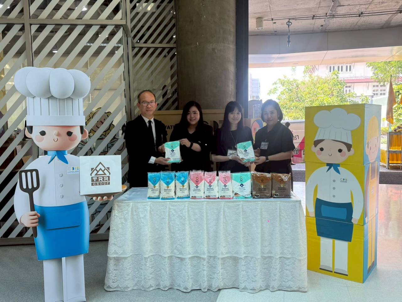 สจด. รับมอบผลิตภัณฑ์น้ำตาลจากกลุ่มบริษัทน้ำตาลไทยร่งเรือง (ษฎา) เพื่อสนับสนุนโครงการ "สร้างความรู้ สร้างอาชีพ กับจิตรลดาอาหารคาว-หวาน" สจด. รับมอบผลิตภัณฑ์น้ำตาลจากกลุ่มบริษัทน้ำตาลไทยร่งเรือง (ษฎา) เพื่อสนับสนุนโครงการ "สร้างความรู้ สร้างอาชีพ กับจิตรลดาอาหารคาว-หวาน" — 7 กุมภาพันธ์ 2026 — สถาบันเทคโนโลยีจิตรลดา CDTI