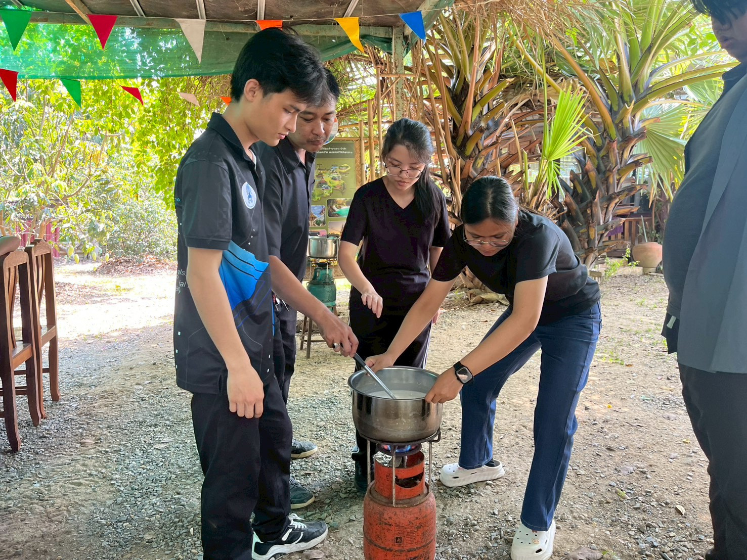 ชมรมศิลปะวัฒนธรรมเพื่อการอาชีพ จัดโครงการการทำอาหารคาวและขนมเพื่ออาชีพ &mdash; 23 เมษายน 2026 &mdash; สถาบันเทคโนโลยีจิตรลดา CDTI