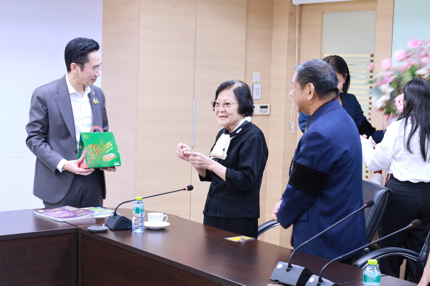 สจด. เข้าแสดงความยินดี รมว.อว. คนใหม่พร้อมประกาศเดินหน้าขานรับนโยบาย MHESI Action Plan 2026-2030 &mdash; 18 เมษายน 2026 &mdash; สถาบันเทคโนโลยีจิตรลดา CDTI