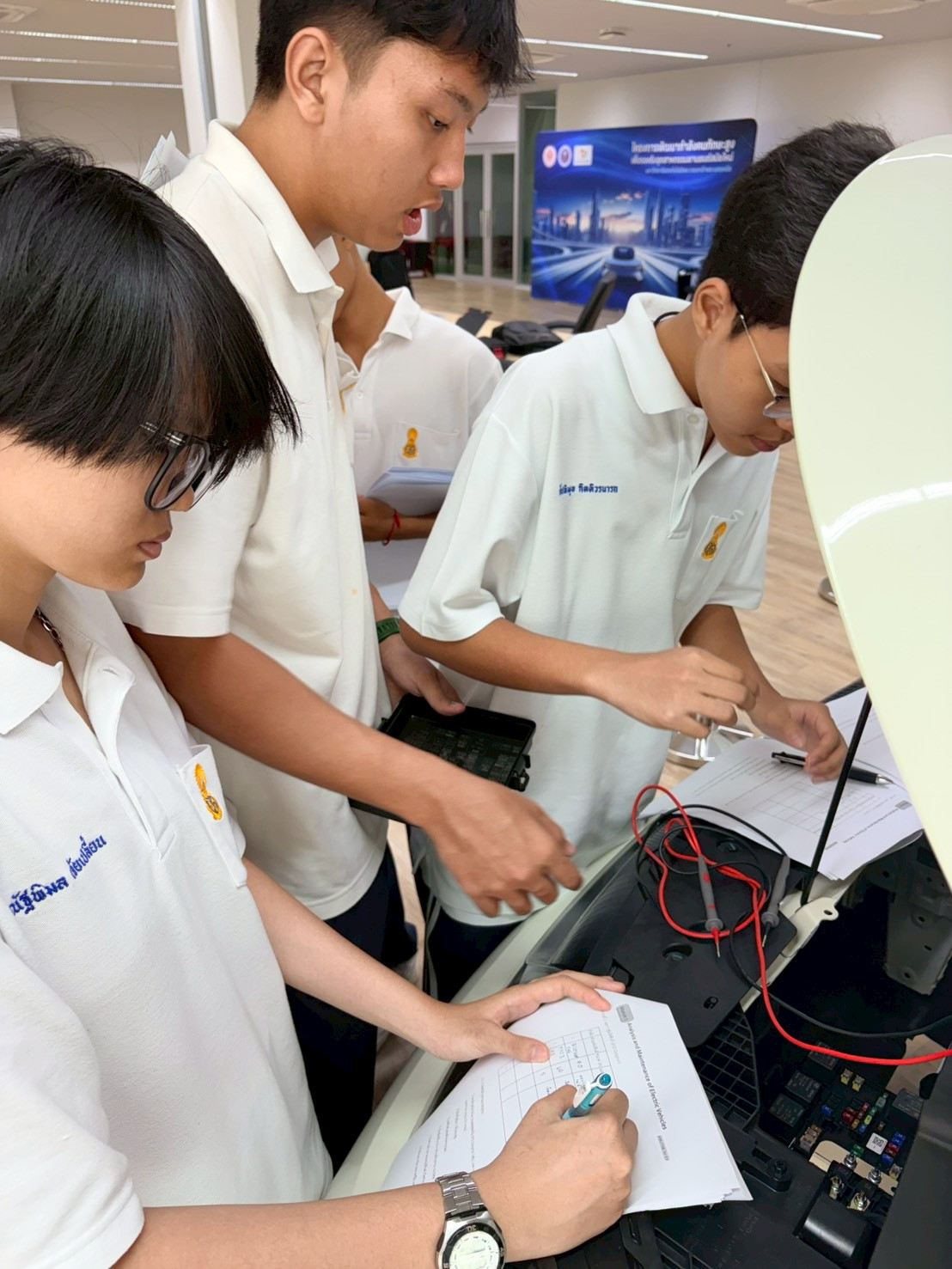 สจด. เดินหน้าสร้างคนคุณภาพ ส่งนักเรียนอบรม EV ณ มจพ. รับอุตสาหกรรมอนาคต &mdash; 29 เมษายน 2026 &mdash; สถาบันเทคโนโลยีจิตรลดา CDTI