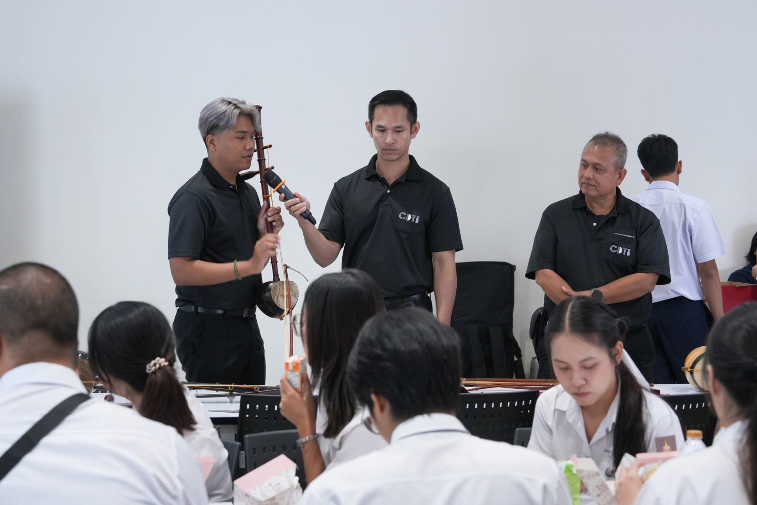 สจด. ร่วมสืบสานภูมิปัญญาไทย ผ่านกิจกรรม “รู้ซอ รู้ซ่อม รู้รักษา” สจด. ร่วมสืบสานภูมิปัญญาไทย ผ่านกิจกรรม “รู้ซอ รู้ซ่อม รู้รักษา” — 13 เมษายน 2026 — สถาบันเทคโนโลยีจิตรลดา CDTI