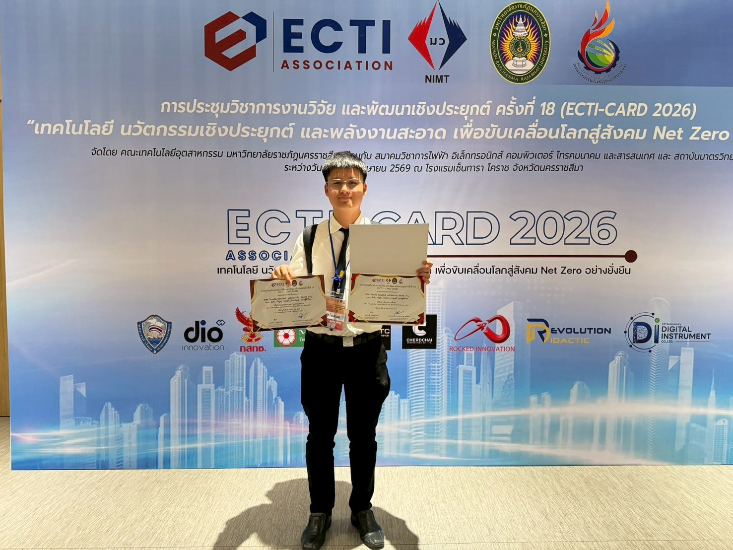 คณะเทคโนโลยีดิจิทัลนำทัพนักศึกษาโชว์ศักยภาพด้านวิจัย คว้ารางวัล “บทความดีเด่น” บนเวที ECTI-CARD 2026 &mdash; 7 พฤษภาคม 2026 &mdash; สถาบันเทคโนโลยีจิตรลดา CDTI