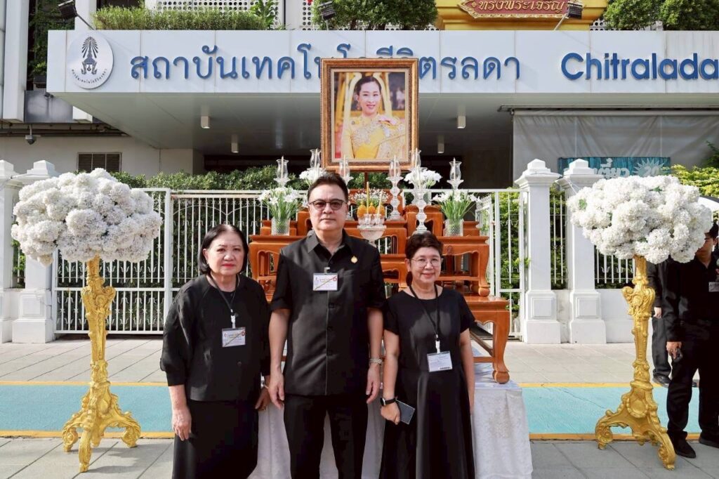 สจด. ร่วมเฝ้าทูลละอองธุลีพระบาทรับเสด็จ สจด. ร่วมเฝ้าทูลละอองธุลีพระบาทรับเสด็จ — 13 มิถุนายน 2026 — สถาบันเทคโนโลยีจิตรลดา CDTI