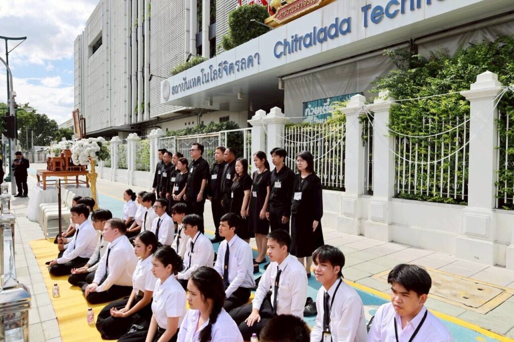สจด. ร่วมเฝ้าทูลละอองธุลีพระบาทรับเสด็จ สจด. ร่วมเฝ้าทูลละอองธุลีพระบาทรับเสด็จ — 13 มิถุนายน 2026 — สถาบันเทคโนโลยีจิตรลดา CDTI
