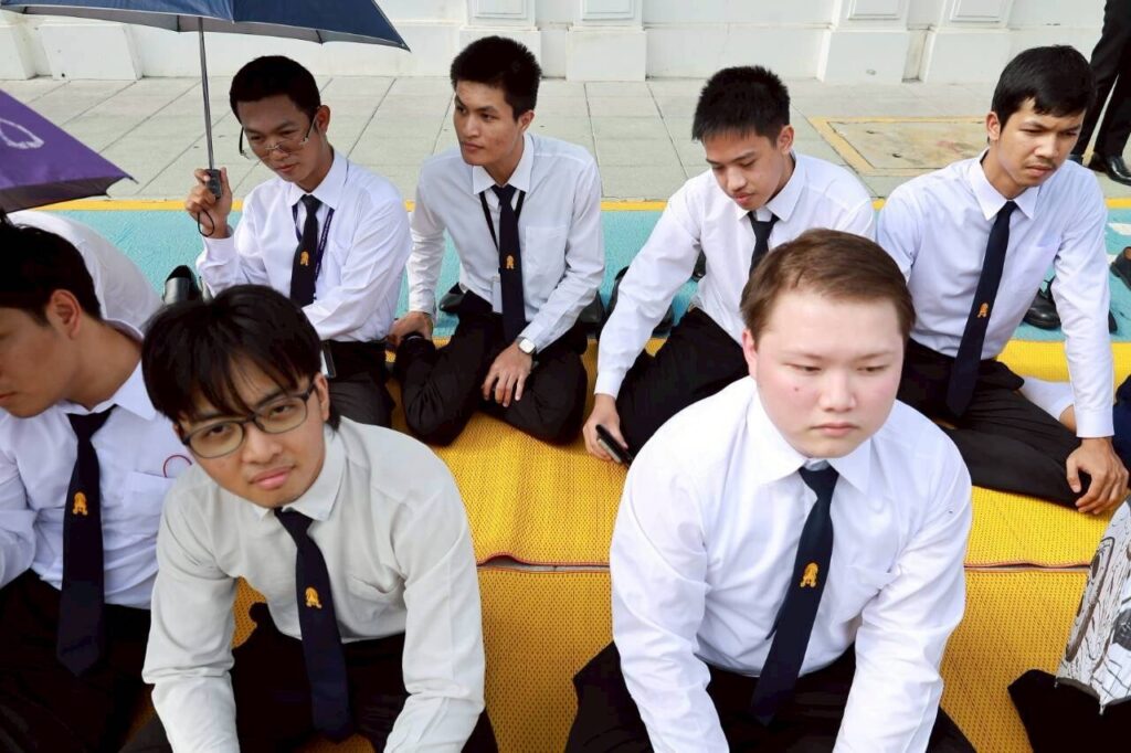 สจด. ร่วมเฝ้าทูลละอองธุลีพระบาทรับเสด็จ สจด. ร่วมเฝ้าทูลละอองธุลีพระบาทรับเสด็จ — 13 มิถุนายน 2026 — สถาบันเทคโนโลยีจิตรลดา CDTI