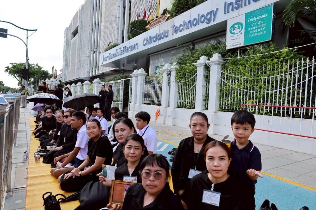 สจด. ร่วมเฝ้าทูลละอองธุลีพระบาทรับเสด็จ สจด. ร่วมเฝ้าทูลละอองธุลีพระบาทรับเสด็จ — 13 มิถุนายน 2026 — สถาบันเทคโนโลยีจิตรลดา CDTI