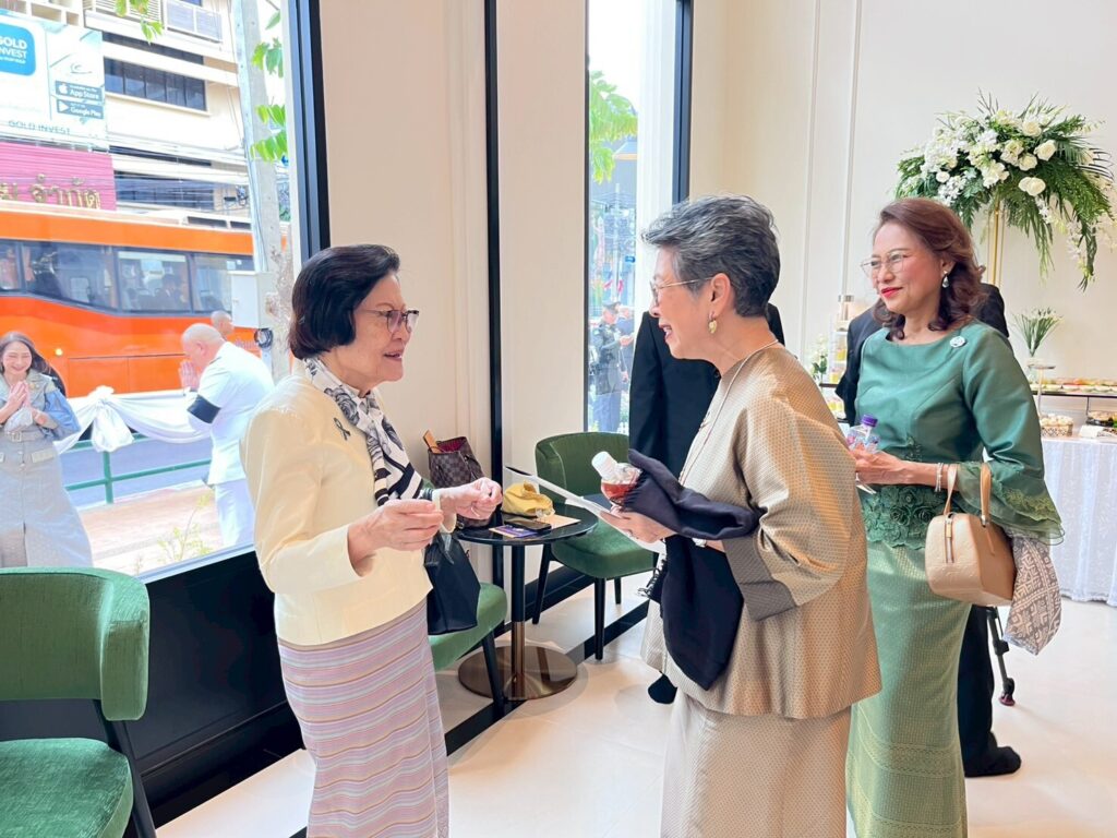 สจด. เฝ้าฯ รับเสด็จ พระบาทสมเด็จพระเจ้าอยู่หัว และสมเด็จพระนางเจ้า ฯ พระบรมราชินี ในโอกาสทอดพระเนตร การแสดงเฉลิมพระเกียรติฯ Edelweiss พราวพร่างกลางดวงใจ สจด. เฝ้าฯ รับเสด็จ พระบาทสมเด็จพระเจ้าอยู่หัว และสมเด็จพระนางเจ้า ฯ พระบรมราชินี ในโอกาสทอดพระเนตร การแสดงเฉลิมพระเกียรติฯ Edelweiss พราวพร่างกลางดวงใจ — 12 มิถุนายน 2026 — สถาบันเทคโนโลยีจิตรลดา CDTI