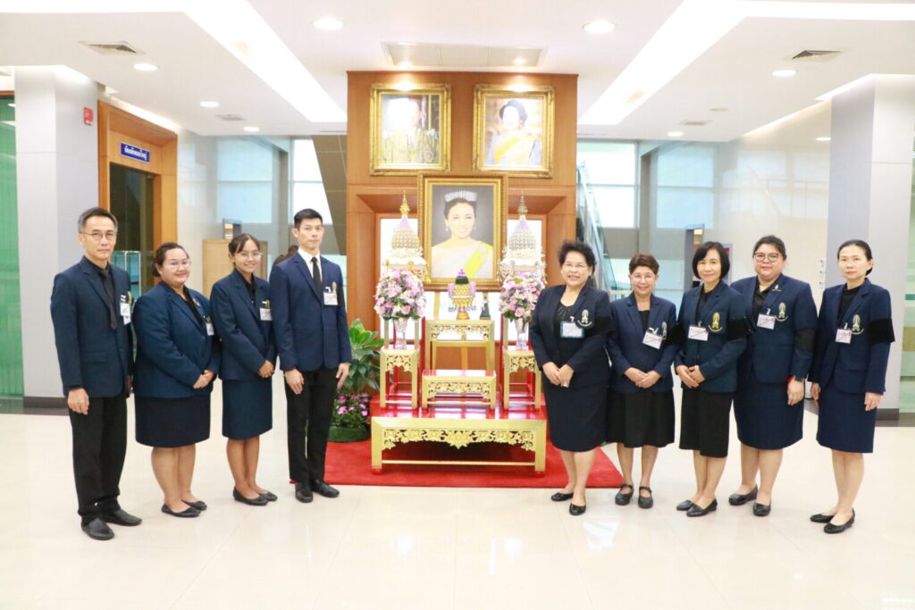สจด. เข้าถวายแจกันดอกไม้และลงนามถวายพระพรชัยมงคล เนื่องในวันคล้ายวันพระราชสมภพสมเด็จพระนางเจ้าสุทิดา พัชรสุธาพิมลลักษณ สจด. เข้าถวายแจกันดอกไม้และลงนามถวายพระพรชัยมงคล เนื่องในวันคล้ายวันพระราชสมภพสมเด็จพระนางเจ้าสุทิดา พัชรสุธาพิมลลักษณ — 4 มิถุนายน 2026 — สถาบันเทคโนโลยีจิตรลดา CDTI