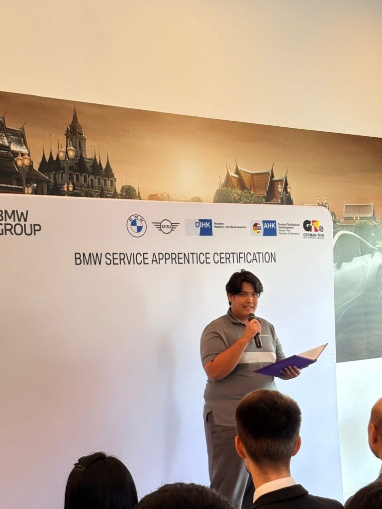 สจด. ร่วมแสดงความยินดีกับนักศึกษาผู้สำเร็จการศึกษาโครงการ BMW Service Apprentice รุ่นที่ 12 และ 13 รับวุฒิบัตรมาตรฐานวิชาชีพสากลระดับ A-Level สจด. ร่วมแสดงความยินดีกับนักศึกษาผู้สำเร็จการศึกษาโครงการ BMW Service Apprentice รุ่นที่ 12 และ 13 รับวุฒิบัตรมาตรฐานวิชาชีพสากลระดับ A-Level — 8 มิถุนายน 2026 — สถาบันเทคโนโลยีจิตรลดา CDTI