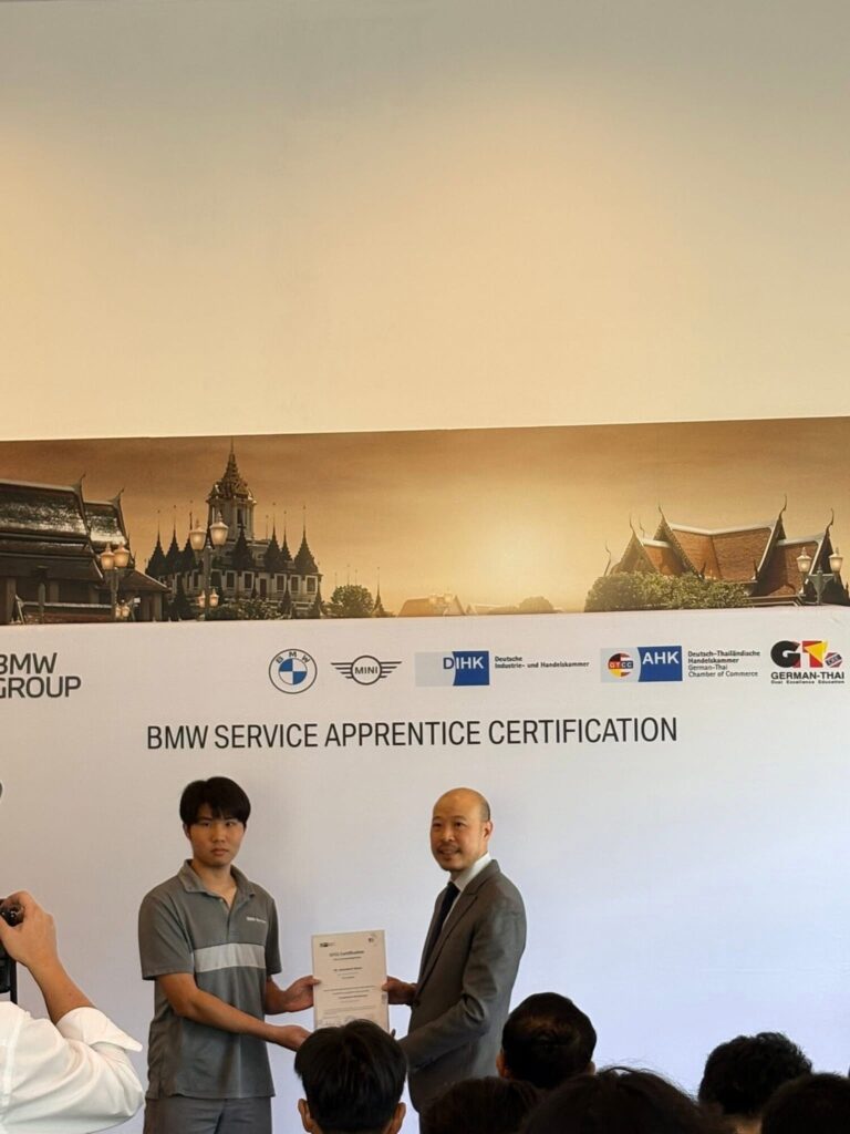 สจด. ร่วมแสดงความยินดีกับนักศึกษาผู้สำเร็จการศึกษาโครงการ BMW Service Apprentice รุ่นที่ 12 และ 13 รับวุฒิบัตรมาตรฐานวิชาชีพสากลระดับ A-Level สจด. ร่วมแสดงความยินดีกับนักศึกษาผู้สำเร็จการศึกษาโครงการ BMW Service Apprentice รุ่นที่ 12 และ 13 รับวุฒิบัตรมาตรฐานวิชาชีพสากลระดับ A-Level — 8 มิถุนายน 2026 — สถาบันเทคโนโลยีจิตรลดา CDTI