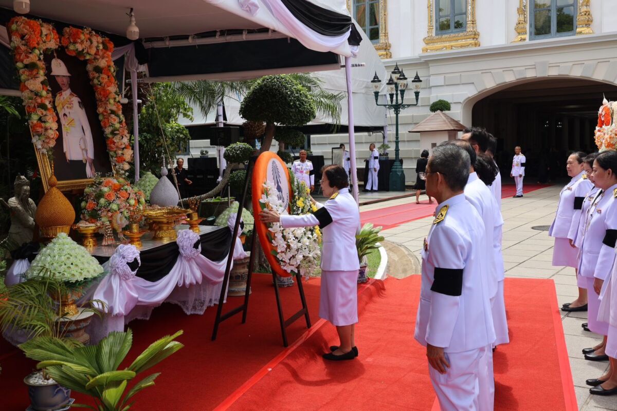 ผู้บริหารและบุคลากร สจด. เข้าถวายสักการะพระศพและวางพวงมาลาเบื้องหน้าพระรูป สมเด็จพระเจ้าลูกเธอ เจ้าฟ้าพัชรกิติยาภาฯ &mdash; 14 กรกฎาคม 2026 &mdash; สถาบันเทคโนโลยีจิตรลดา CDTI