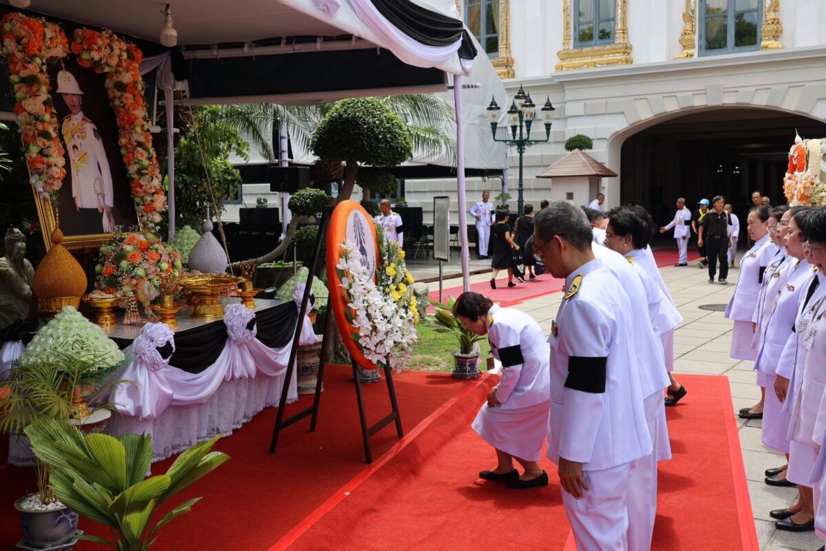 ผู้บริหารและบุคลากร สจด. เข้าถวายสักการะพระศพและวางพวงมาลาเบื้องหน้าพระรูป สมเด็จพระเจ้าลูกเธอ เจ้าฟ้าพัชรกิติยาภาฯ &mdash; 14 กรกฎาคม 2026 &mdash; สถาบันเทคโนโลยีจิตรลดา CDTI