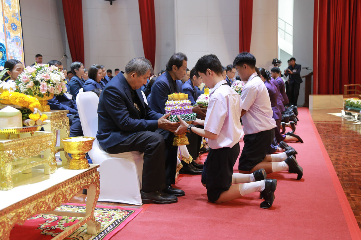 สจด. จัดพิธีไหว้ครู และพิธีรับพระราชทานรางวัลเรียนดี รางวัลการแข่งขันทักษะวิชาชีพ มอบเกียรติบัตรคณะกรรมการนักเรียน และเกียรติบัตรฝ่ายกิจการนักเรียน นักศึกษา ประจำปีการศึกษา 2569 สจด. จัดพิธีไหว้ครู และพิธีรับพระราชทานรางวัลเรียนดี รางวัลการแข่งขันทักษะวิชาชีพ มอบเกียรติบัตรคณะกรรมการนักเรียน และเกียรติบัตรฝ่ายกิจการนักเรียน นักศึกษา ประจำปีการศึกษา 2569 — 13 กรกฎาคม 2026 — สถาบันเทคโนโลยีจิตรลดา CDTI