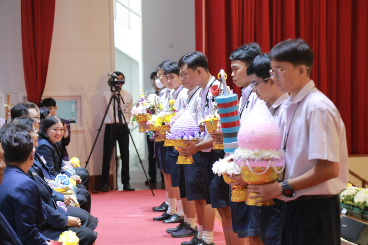 สจด. จัดพิธีไหว้ครู และพิธีรับพระราชทานรางวัลเรียนดี รางวัลการแข่งขันทักษะวิชาชีพ มอบเกียรติบัตรคณะกรรมการนักเรียน และเกียรติบัตรฝ่ายกิจการนักเรียน นักศึกษา ประจำปีการศึกษา 2569 สจด. จัดพิธีไหว้ครู และพิธีรับพระราชทานรางวัลเรียนดี รางวัลการแข่งขันทักษะวิชาชีพ มอบเกียรติบัตรคณะกรรมการนักเรียน และเกียรติบัตรฝ่ายกิจการนักเรียน นักศึกษา ประจำปีการศึกษา 2569 — 13 กรกฎาคม 2026 — สถาบันเทคโนโลยีจิตรลดา CDTI