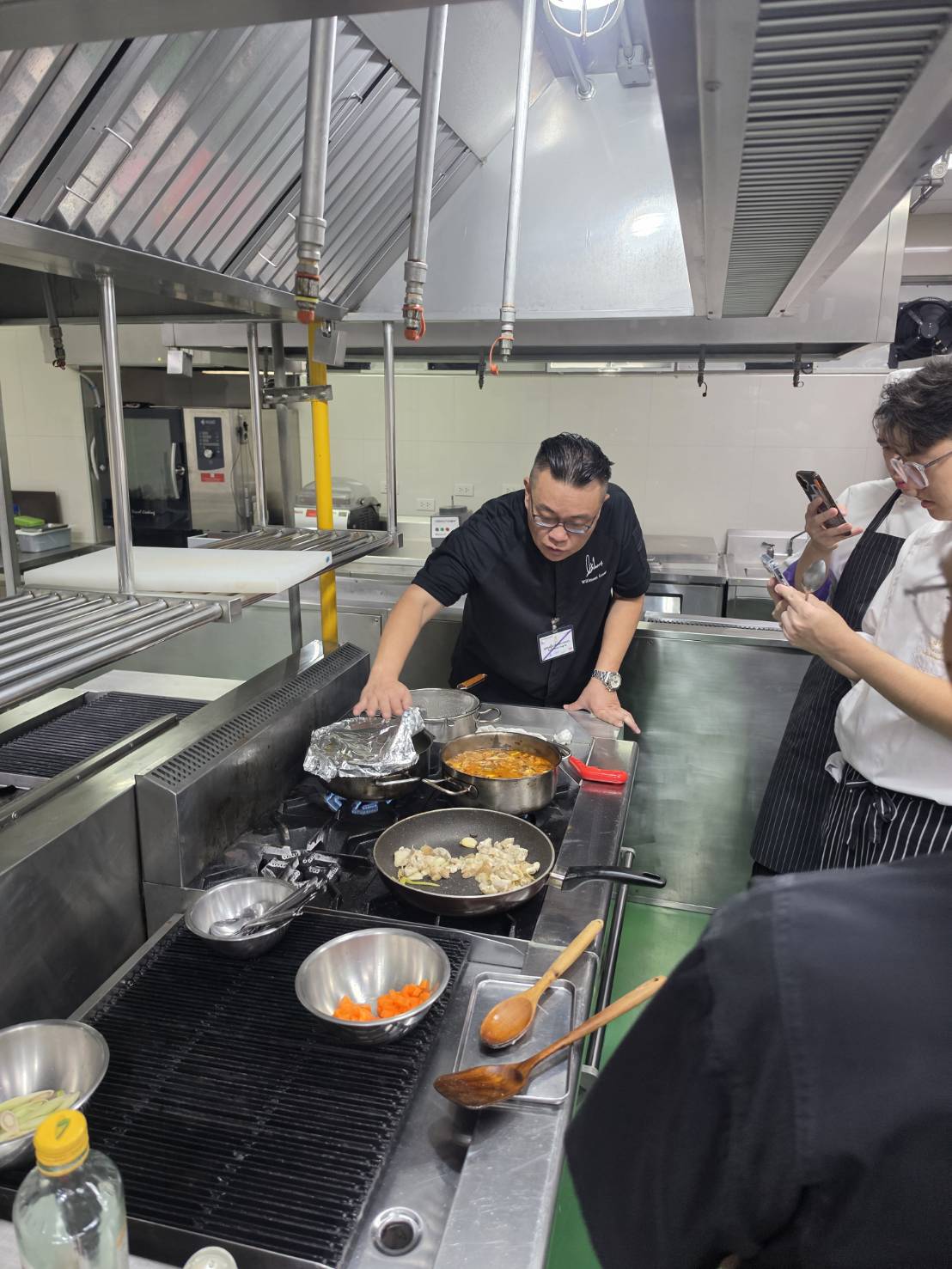 เชฟวิวแมน ลีออง ถ่ายทอดองค์ความรู้ด้าน Wellbeing Cuisine เชฟวิวแมน ลีออง ถ่ายทอดองค์ความรู้ด้าน Wellbeing Cuisine — 7 กรกฎาคม 2026 — สถาบันเทคโนโลยีจิตรลดา CDTI