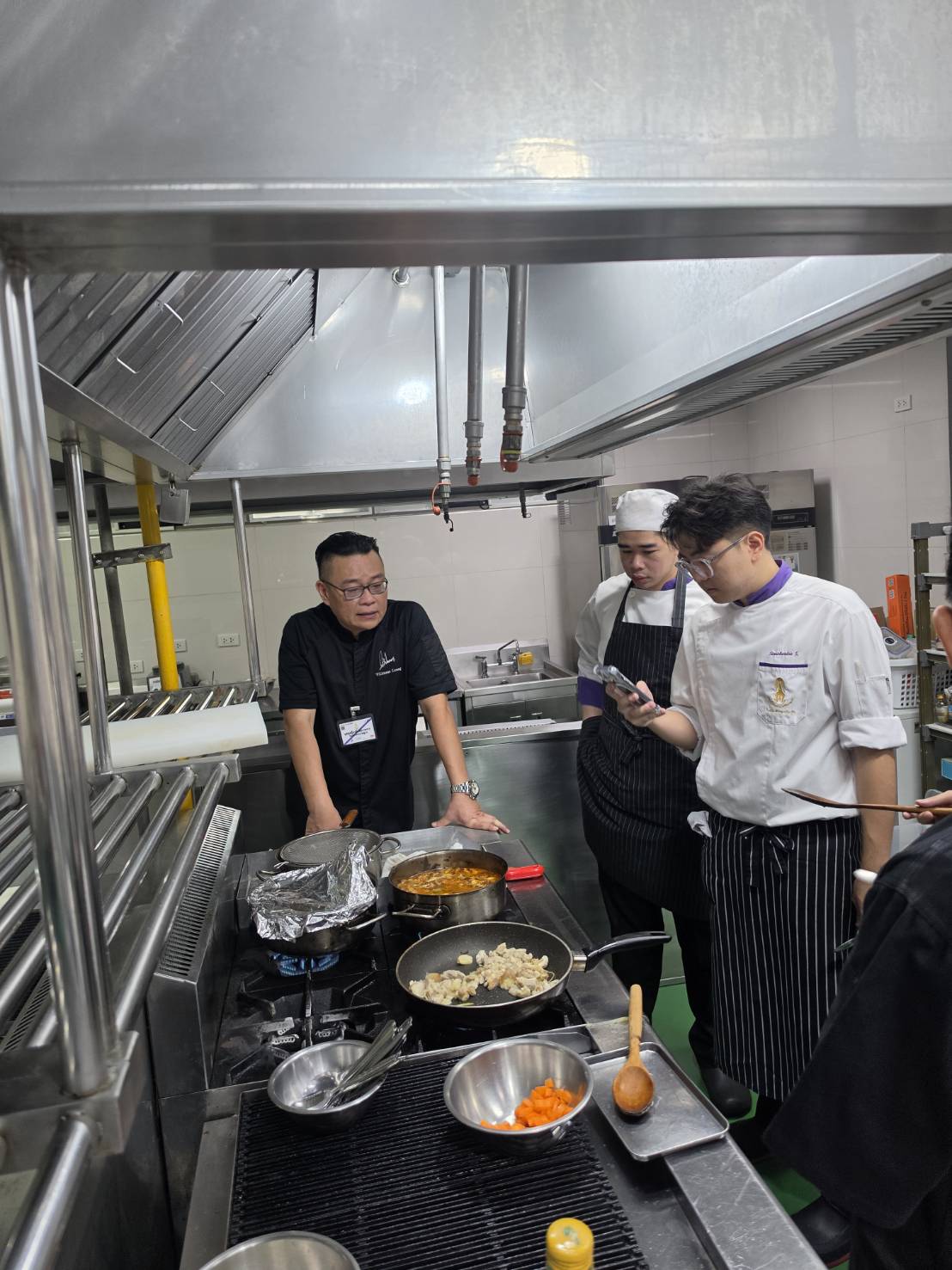 เชฟวิวแมน ลีออง ถ่ายทอดองค์ความรู้ด้าน Wellbeing Cuisine เชฟวิวแมน ลีออง ถ่ายทอดองค์ความรู้ด้าน Wellbeing Cuisine — 7 กรกฎาคม 2026 — สถาบันเทคโนโลยีจิตรลดา CDTI