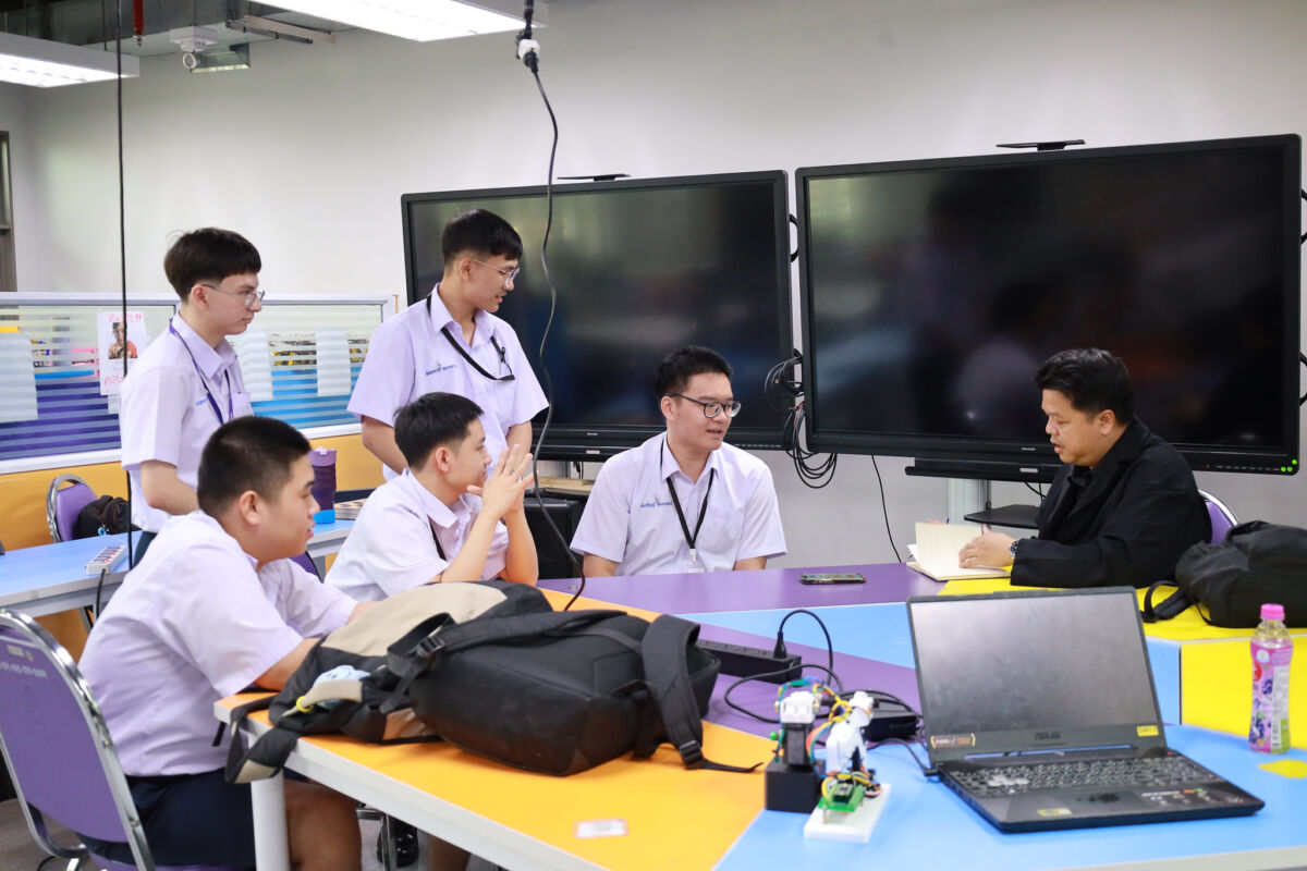 CDTI ต้อนรับ National Geographic Thailand ถ่ายทอดเรื่องราวความสำเร็จของสองทีมหุ่นยนต์ไทยบนเวทีโลก“จากห้องเรียนเล็ก ๆ…สู่เวทีการแข่งขันระดับโลก” CDTI ต้อนรับ National Geographic Thailand ถ่ายทอดเรื่องราวความสำเร็จของสองทีมหุ่นยนต์ไทยบนเวทีโลก“จากห้องเรียนเล็ก ๆ…สู่เวทีการแข่งขันระดับโลก” — 17 กรกฎาคม 2026 — สถาบันเทคโนโลยีจิตรลดา CDTI